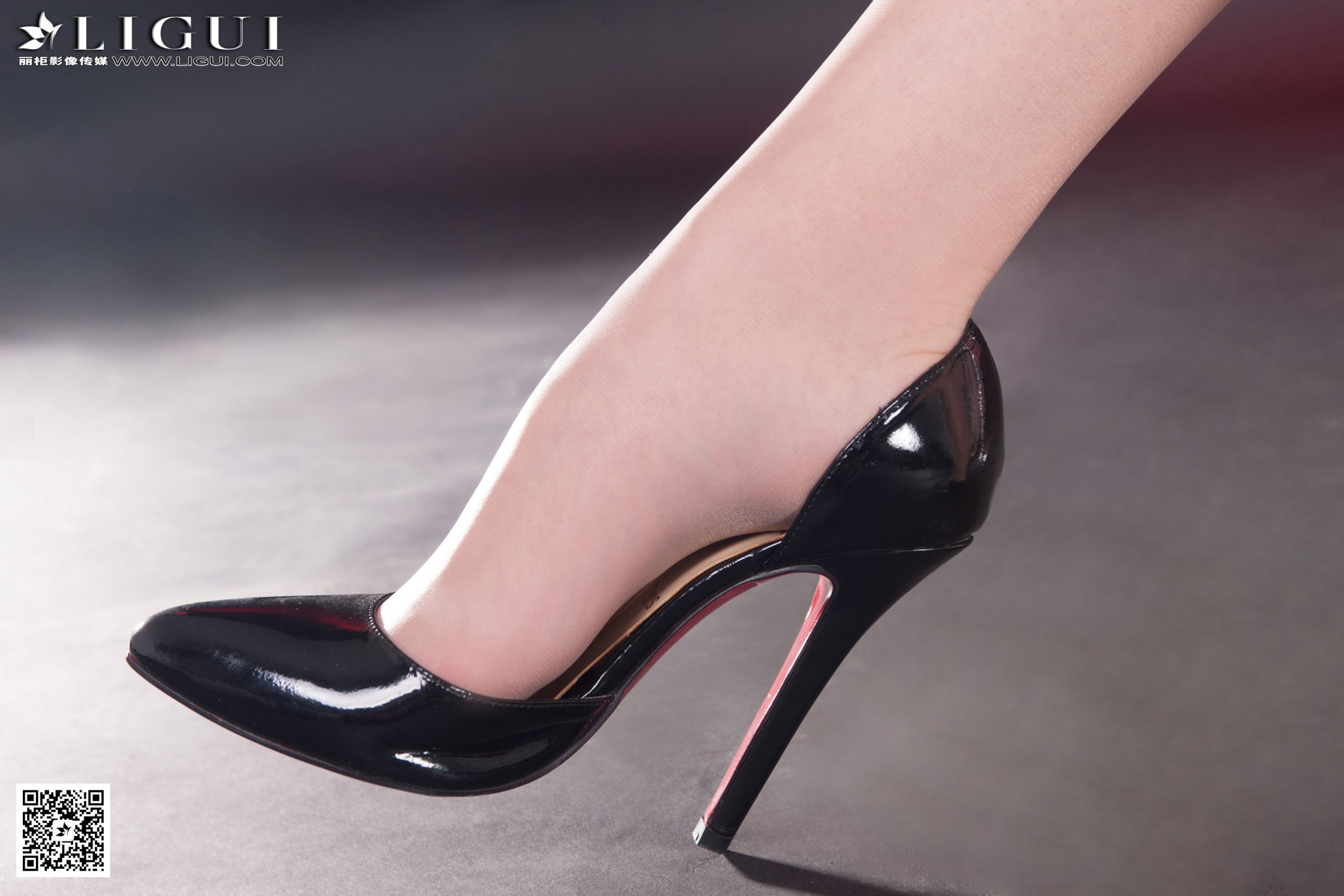 Model 乐乐《吊带裙丝足高跟》美腿玉足写真图片-图8