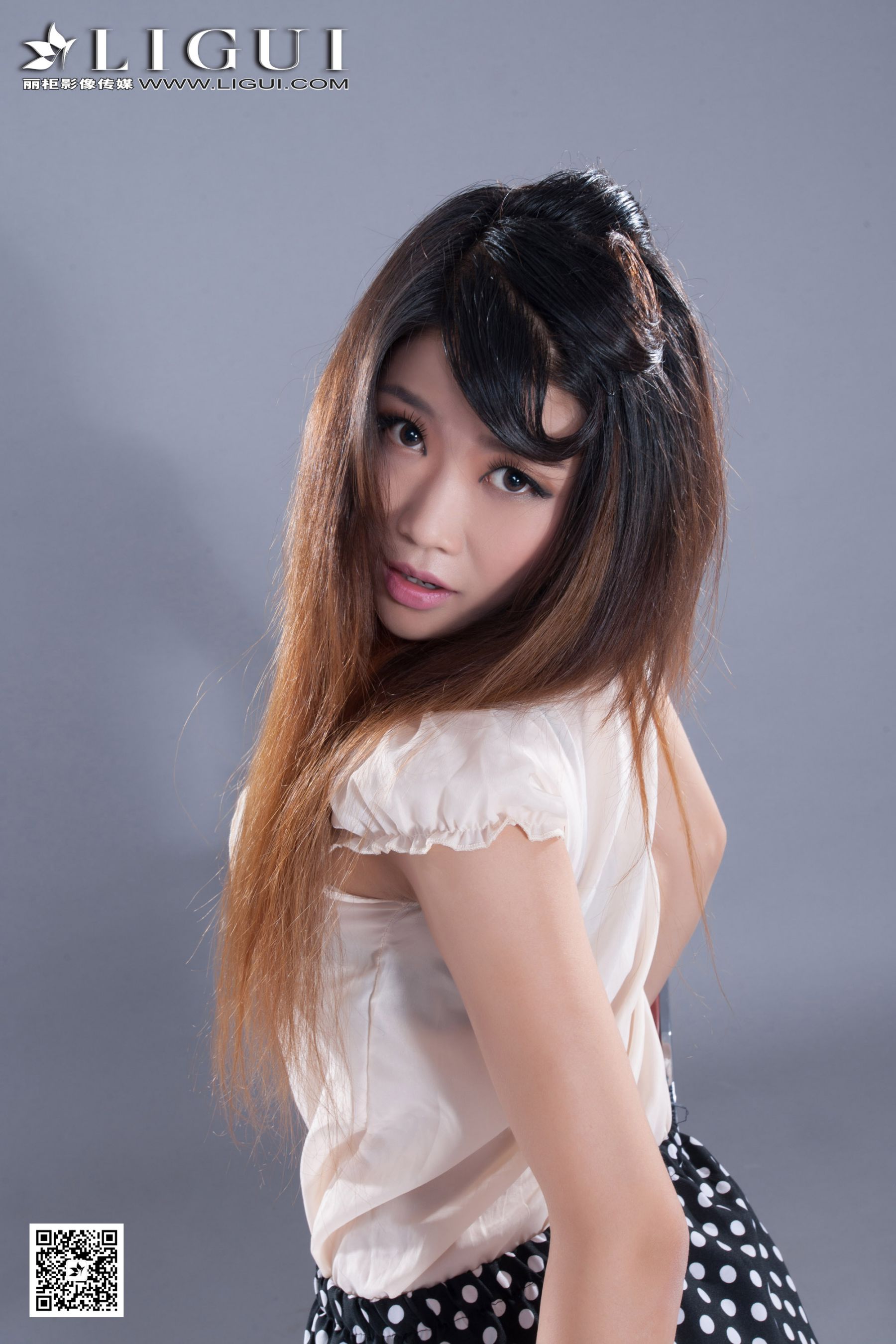 Model 怡萱《时尚丽人丝足高跟》美腿玉足写真图片-图15