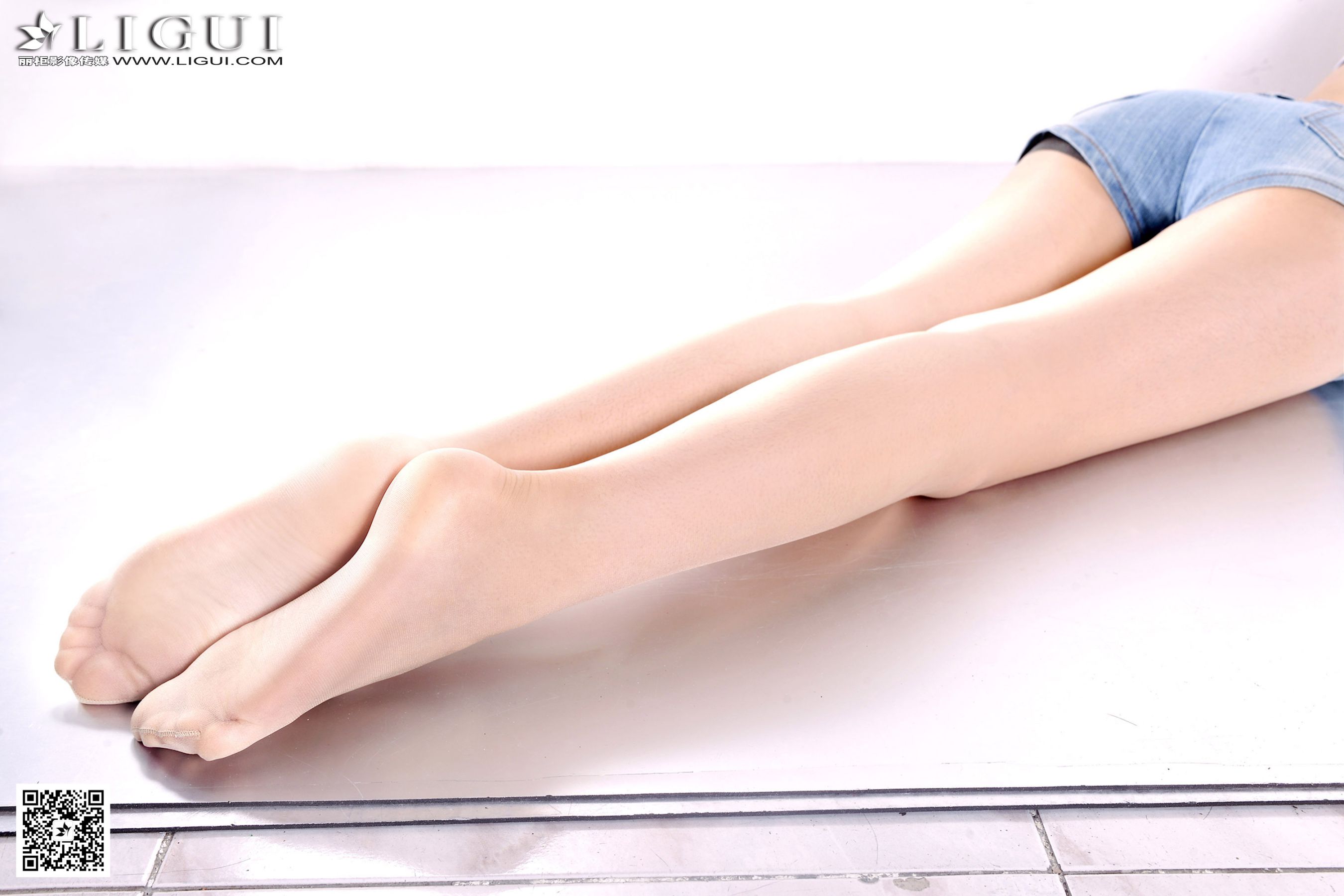 Model 允儿《时尚牛仔热裤女郎》上下全集  美腿玉足写真图片-图54
