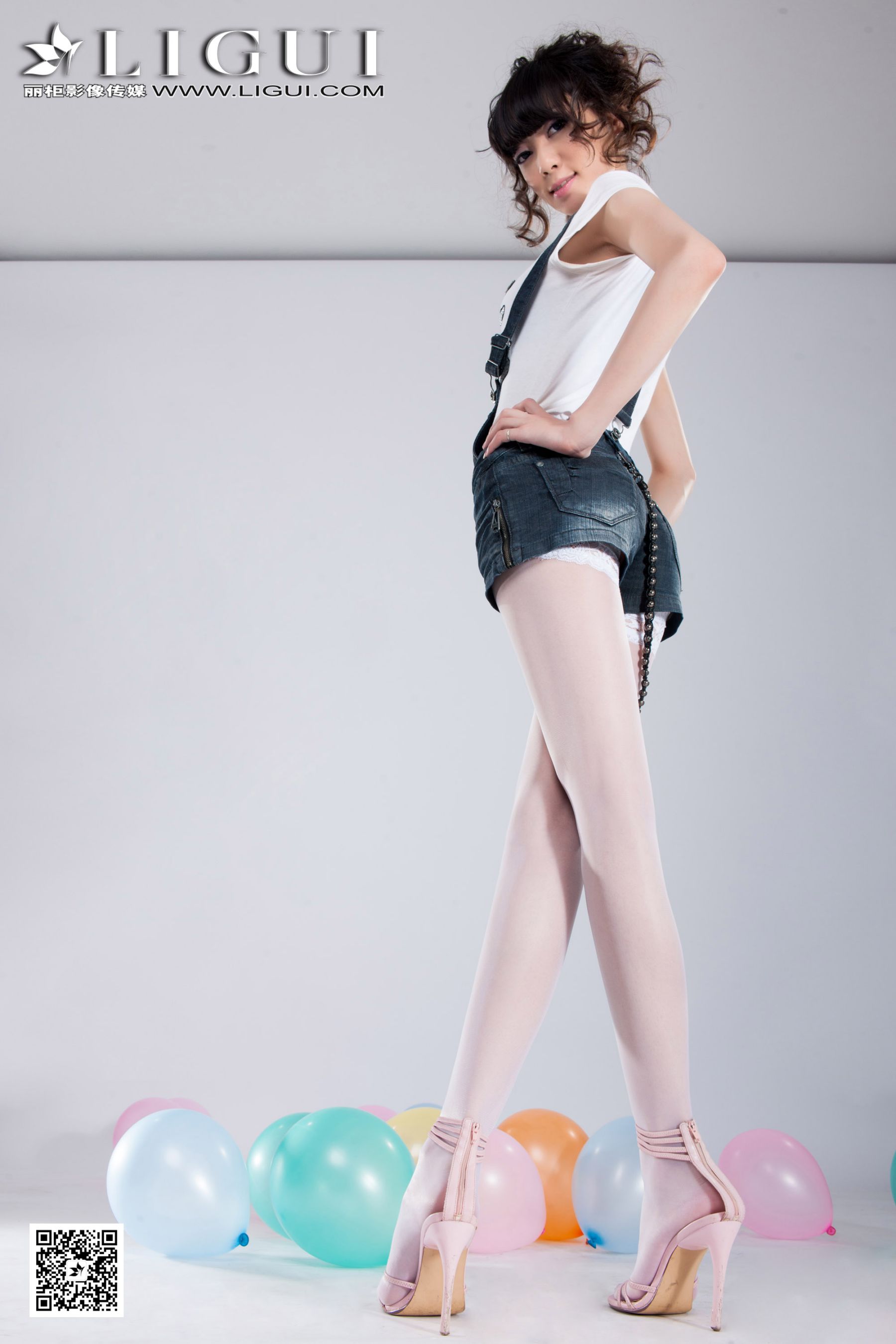 Model 乐乐《可爱吊带牛仔+白丝高跟》上中下全集  美腿玉足写真图片-图9