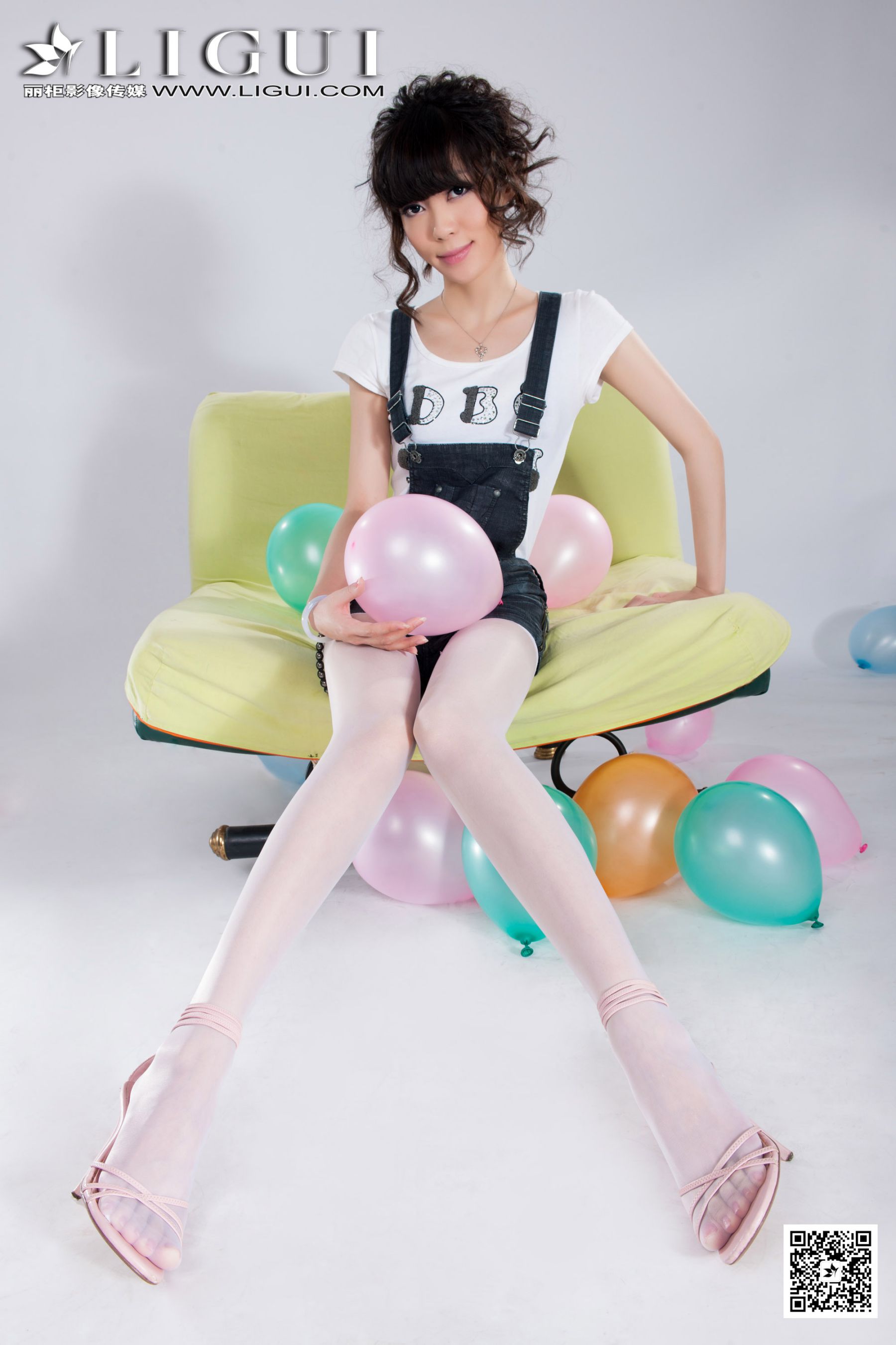 Model 乐乐《可爱吊带牛仔+白丝高跟》上中下全集  美腿玉足写真图片-图13