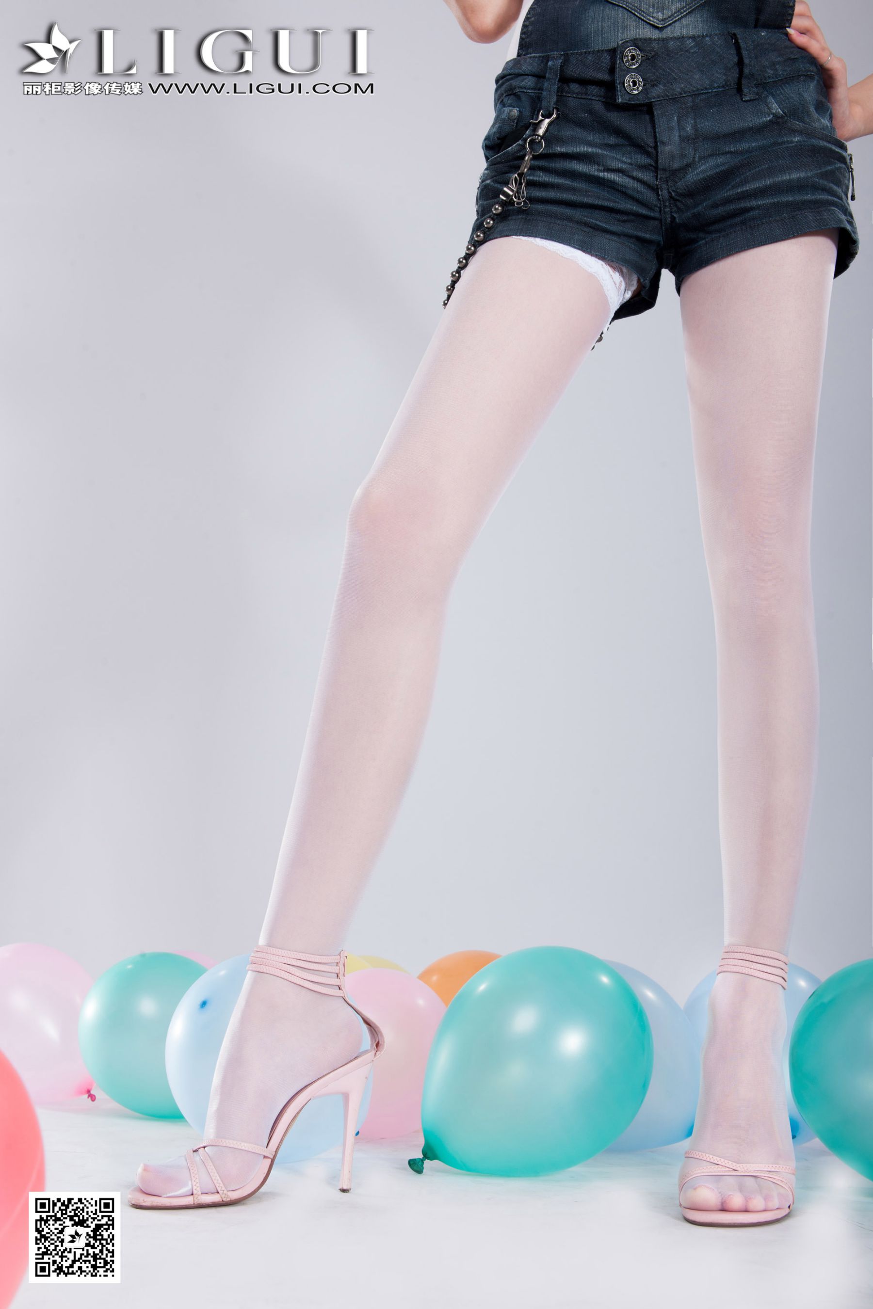 Model 乐乐《可爱吊带牛仔+白丝高跟》上中下全集  美腿玉足写真图片-图2