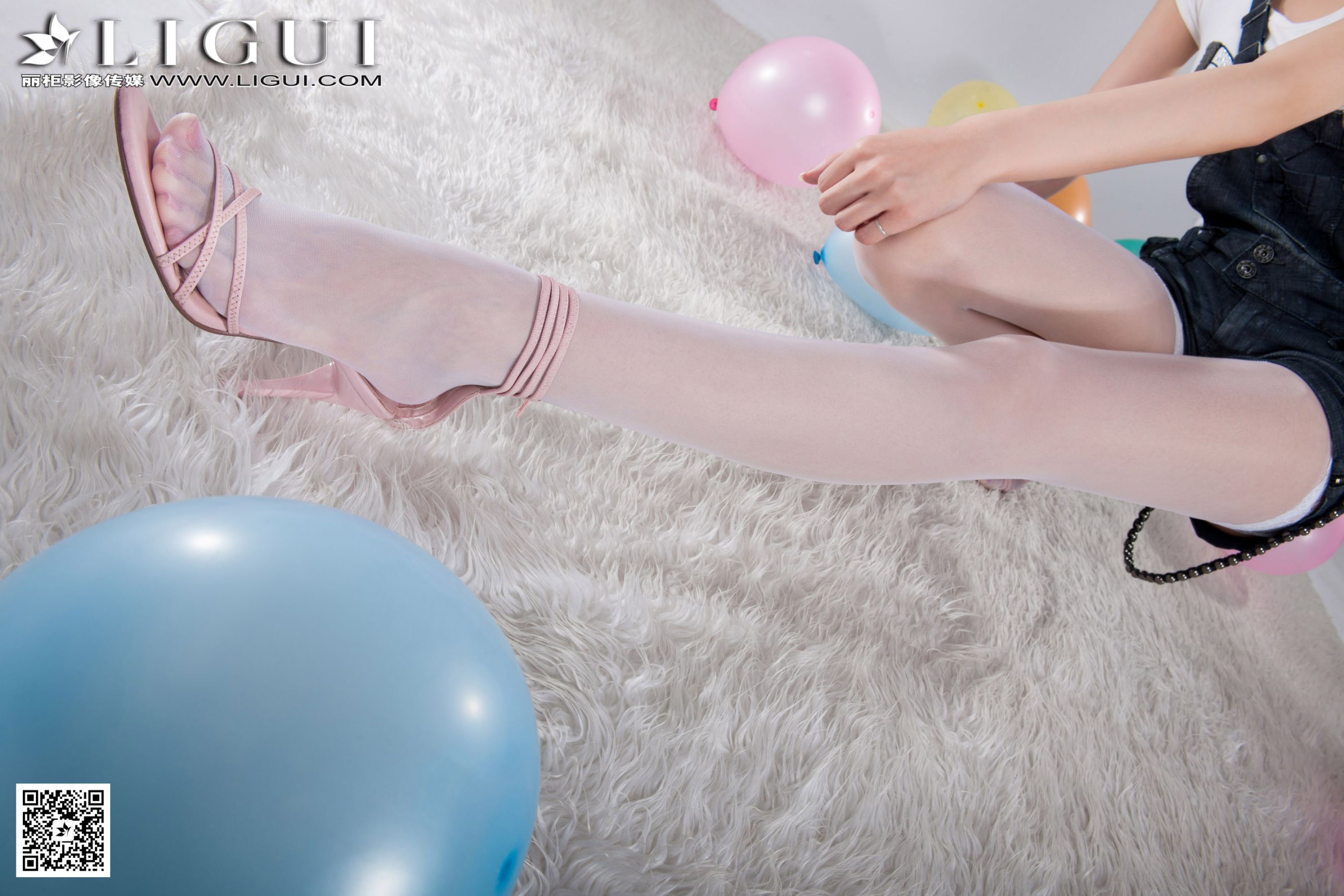 Model 乐乐《可爱吊带牛仔+白丝高跟》上中下全集  美腿玉足写真图片-图29