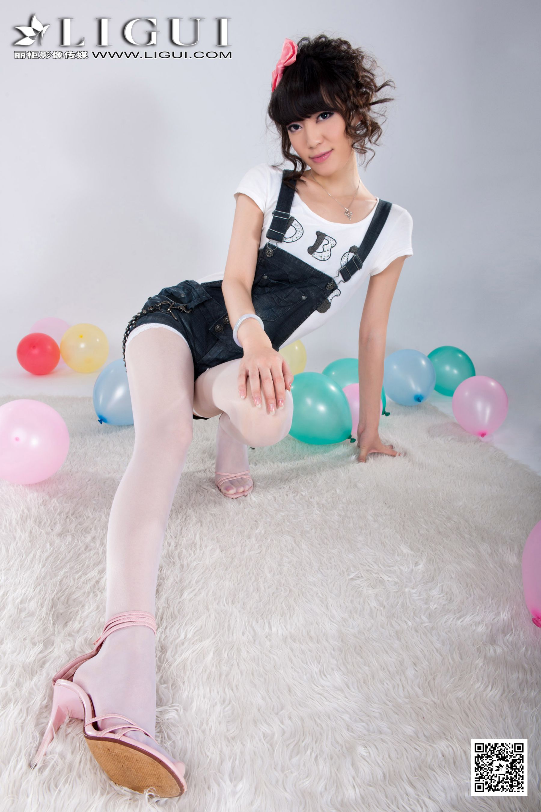 Model 乐乐《可爱吊带牛仔+白丝高跟》上中下全集  美腿玉足写真图片-图33