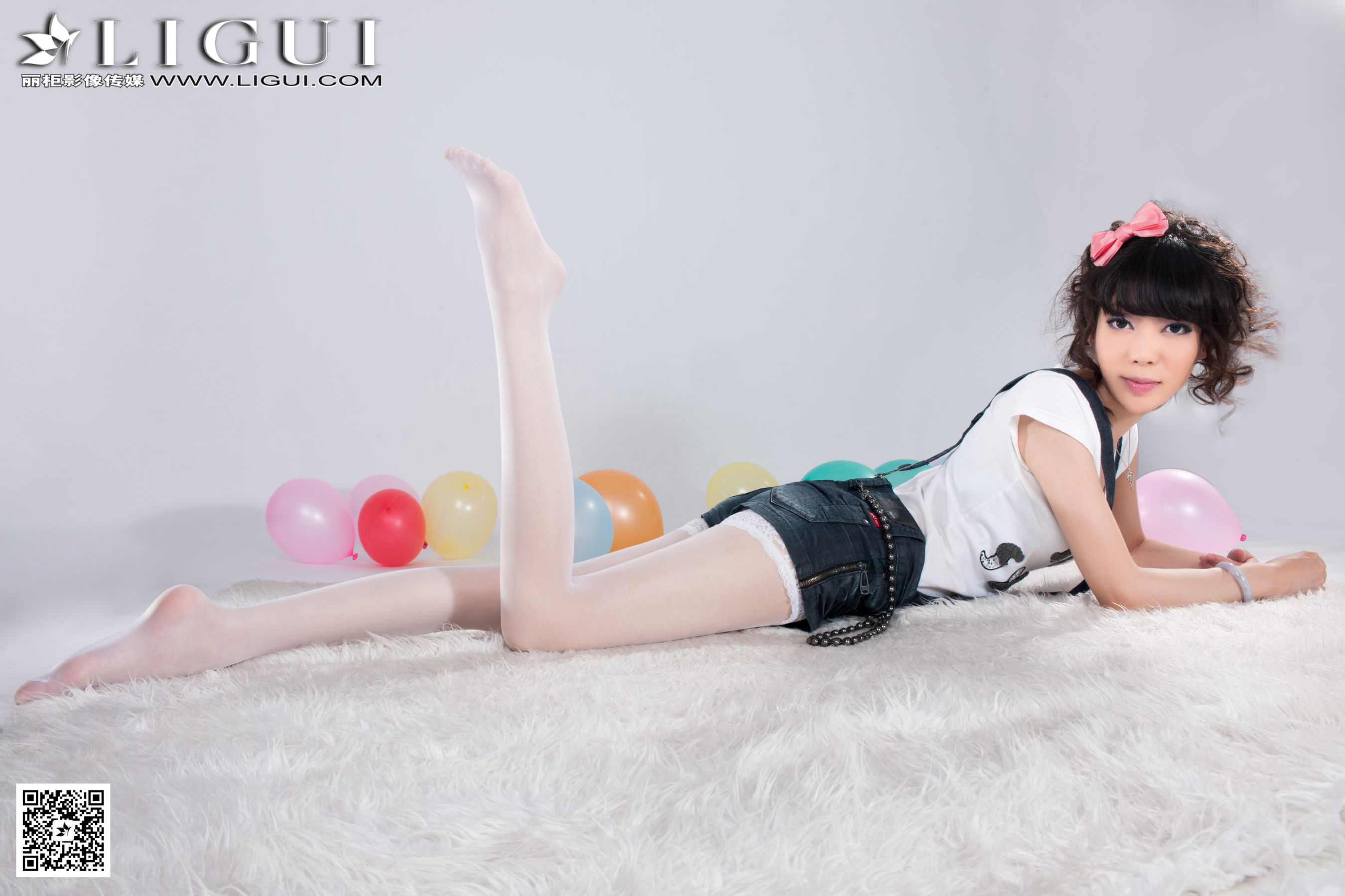 Model 乐乐《可爱吊带牛仔+白丝高跟》上中下全集  美腿玉足写真图片-图50