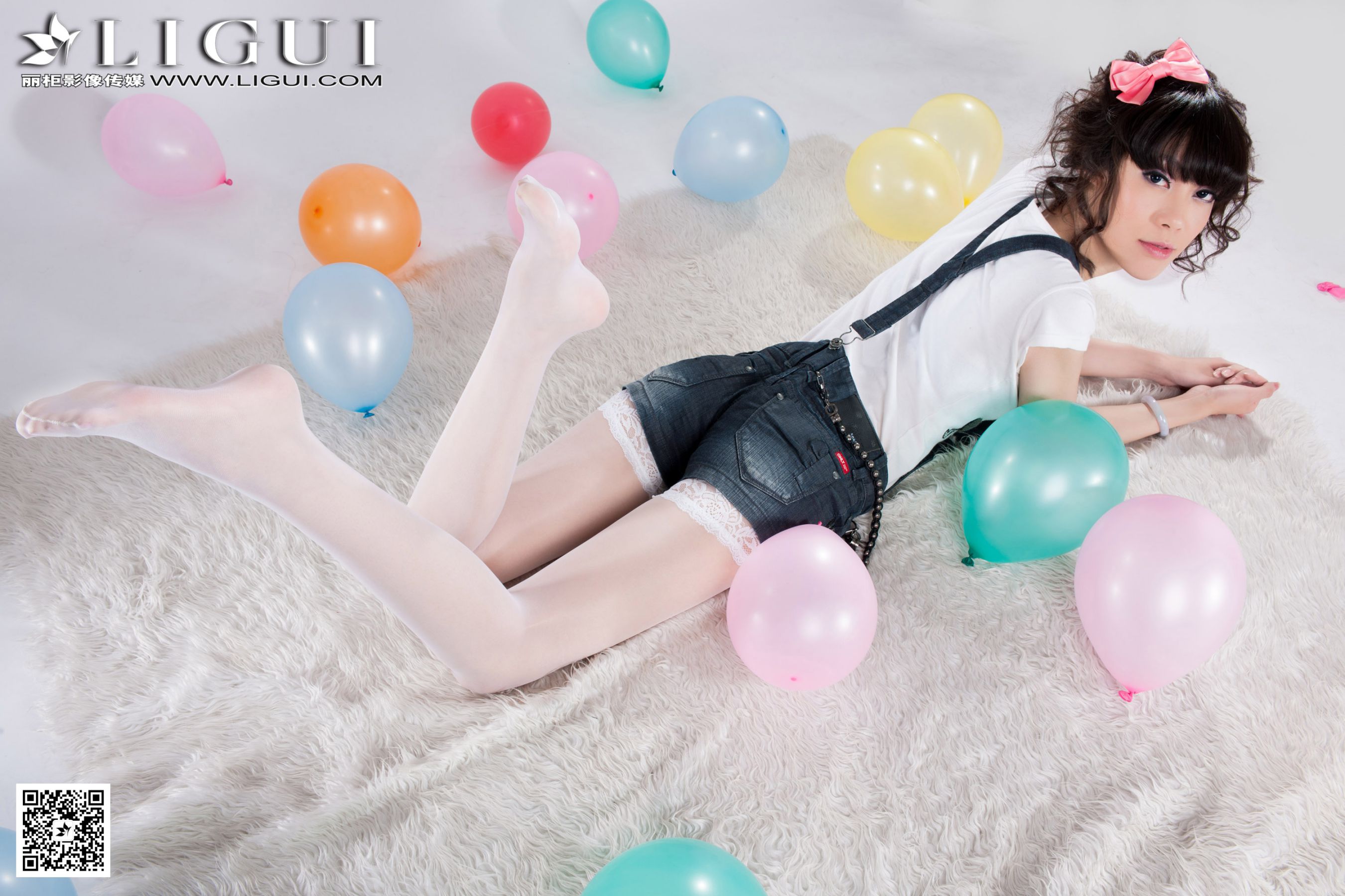 Model 乐乐《可爱吊带牛仔+白丝高跟》上中下全集  美腿玉足写真图片-图54