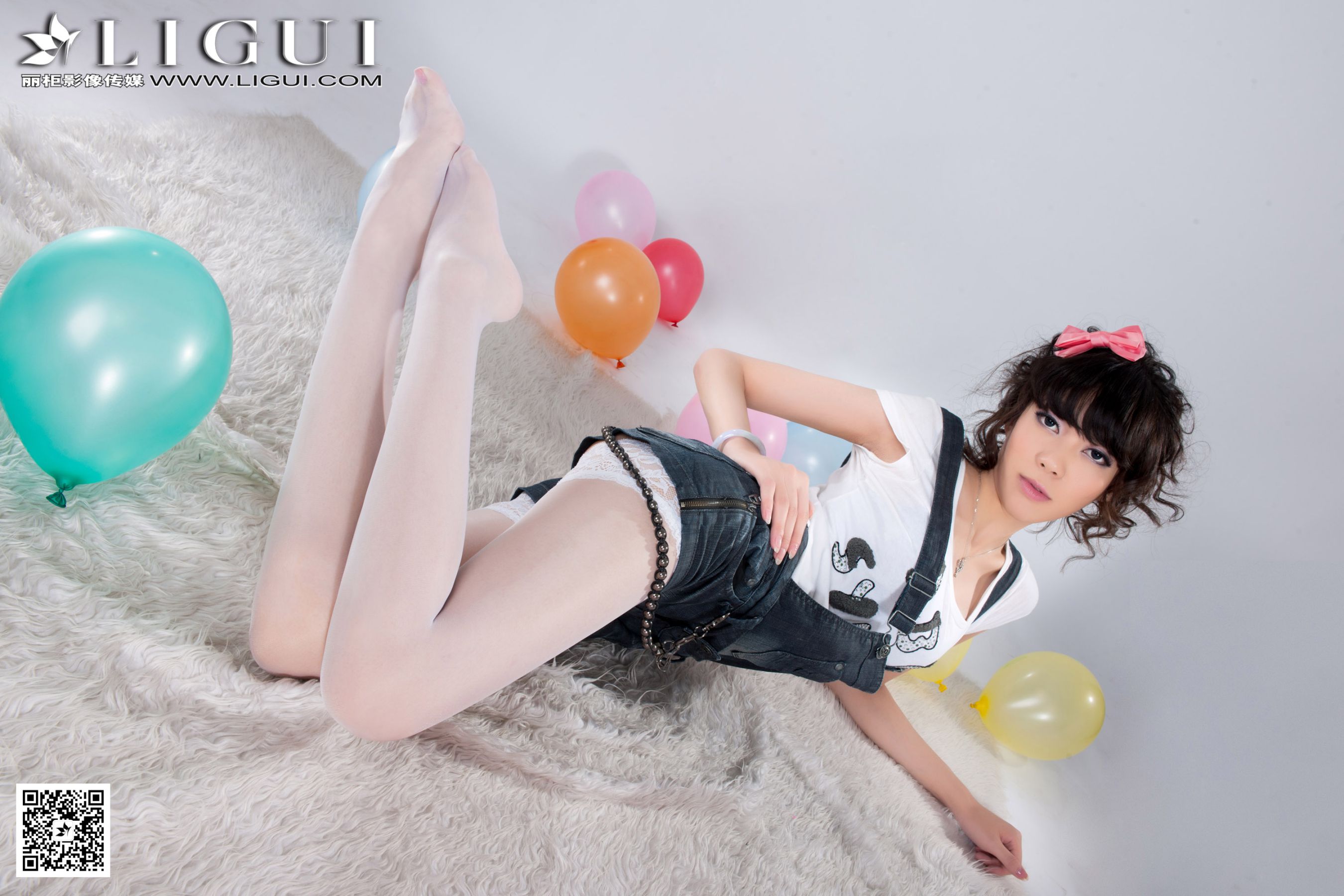Model 乐乐《可爱吊带牛仔+白丝高跟》上中下全集  美腿玉足写真图片-图57