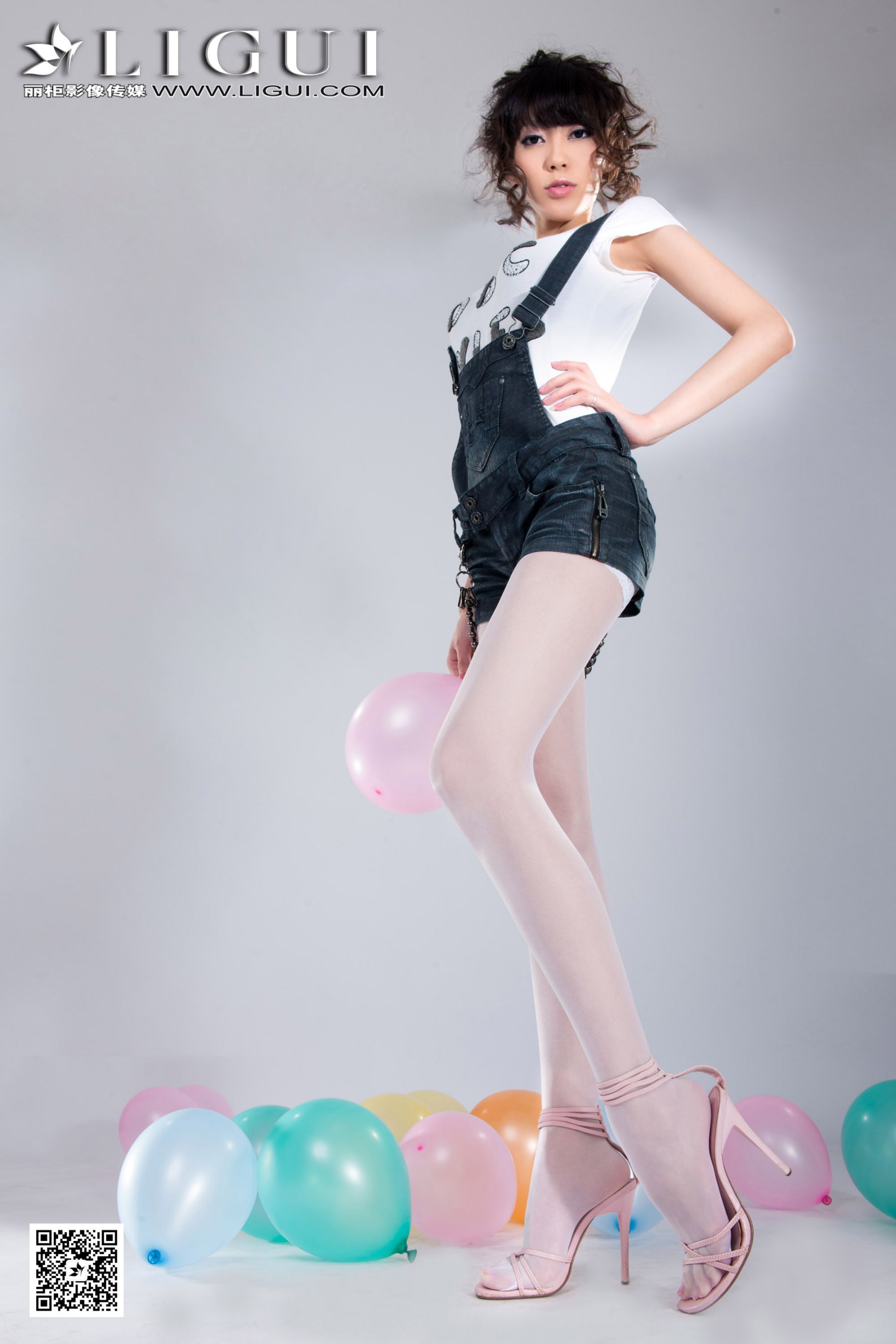 Model 乐乐《可爱吊带牛仔+白丝高跟》上中下全集  美腿玉足写真图片-图5