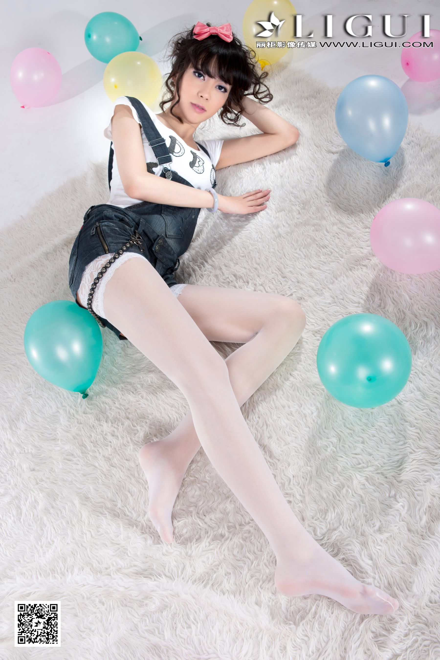 Model 乐乐《可爱吊带牛仔+白丝高跟》上中下全集  美腿玉足写真图片-图63