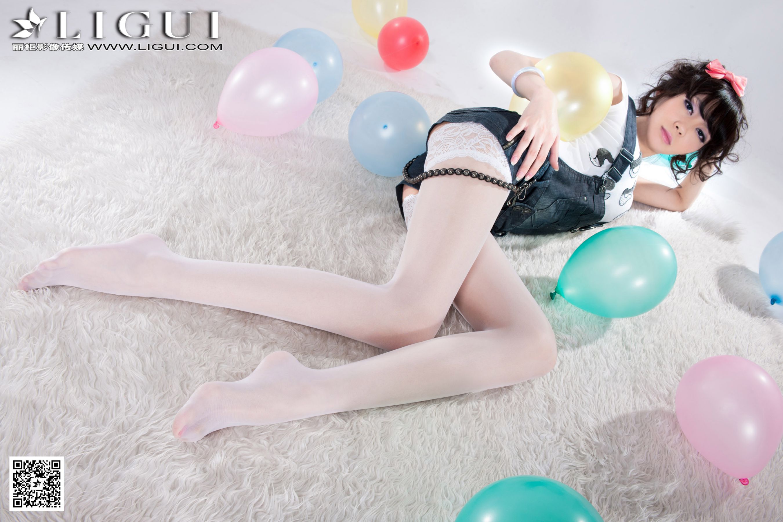 Model 乐乐《可爱吊带牛仔+白丝高跟》上中下全集  美腿玉足写真图片-图66