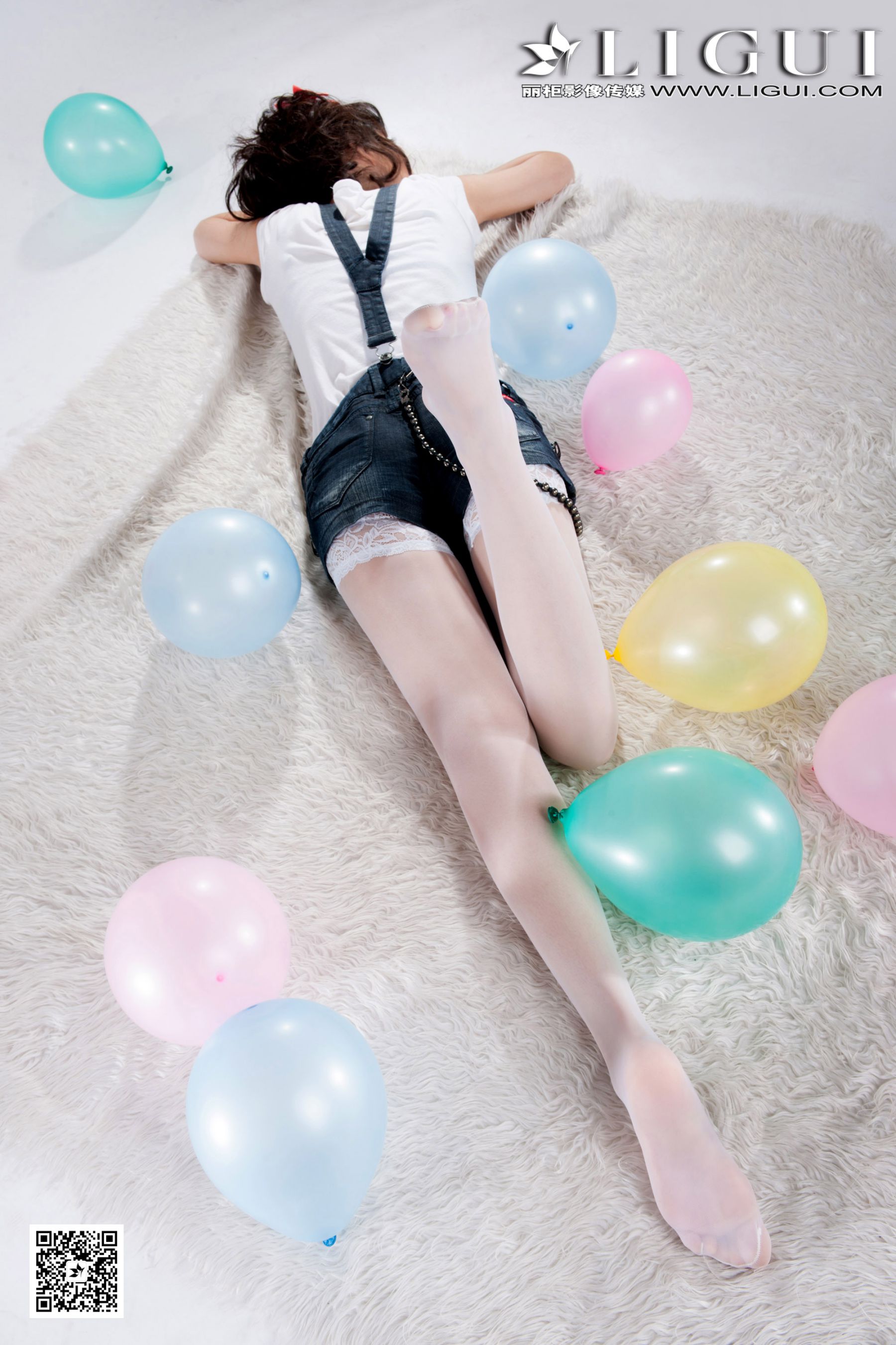 Model 乐乐《可爱吊带牛仔+白丝高跟》上中下全集  美腿玉足写真图片-图70