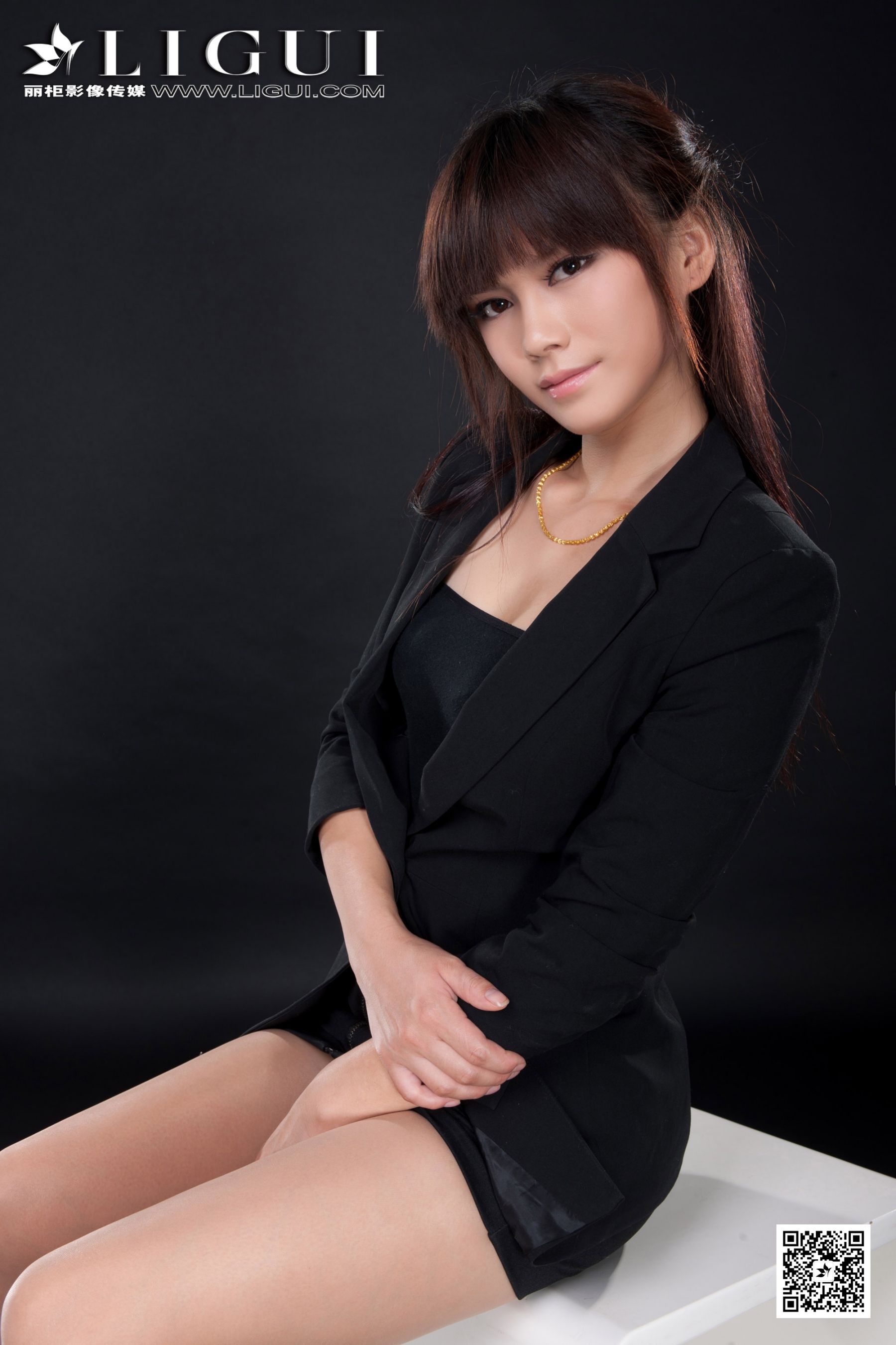 Model 晴晴《职业装美女丝足高跟》美腿玉足写真图片-图13