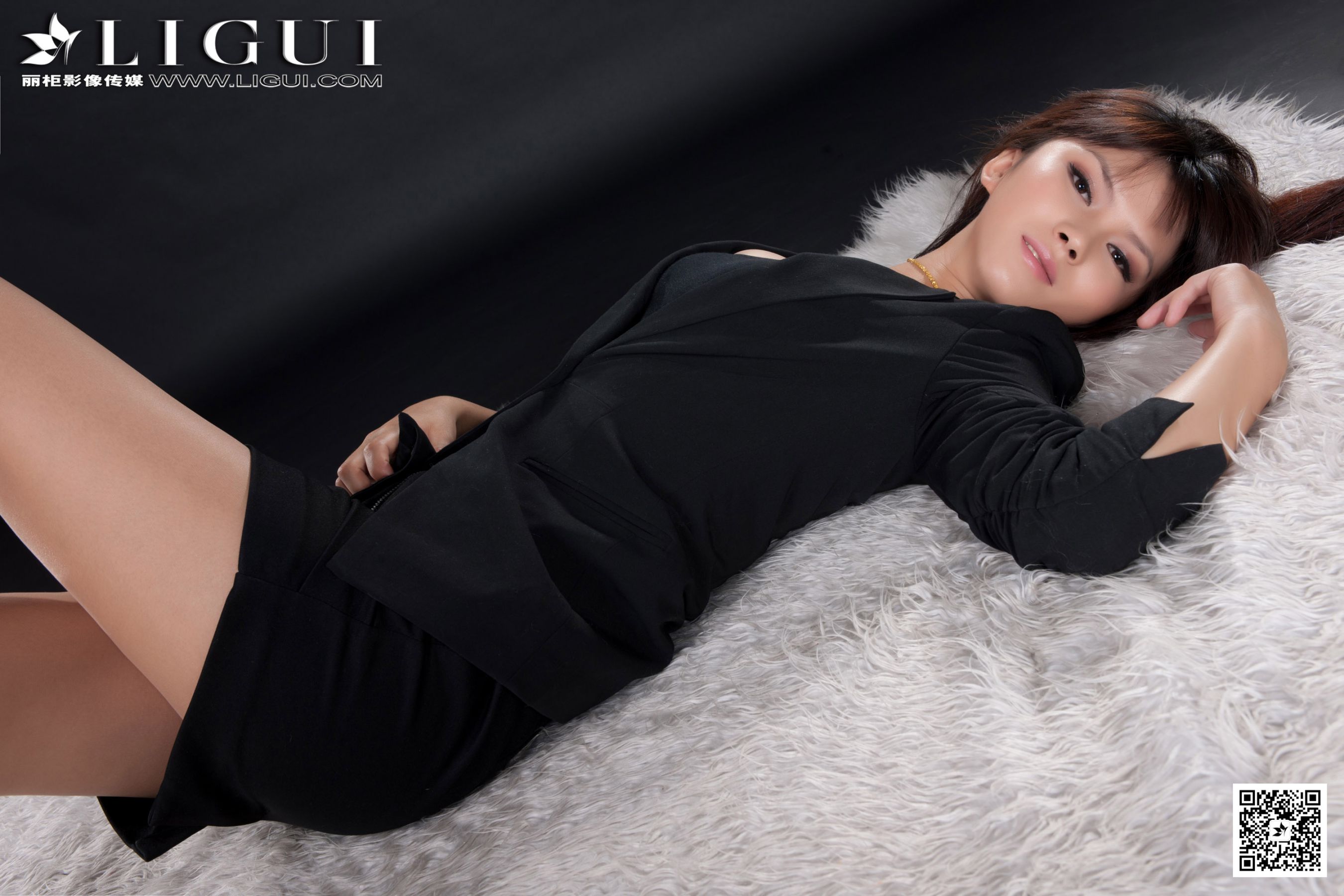 Model 晴晴《职业装美女丝足高跟》美腿玉足写真图片-图28