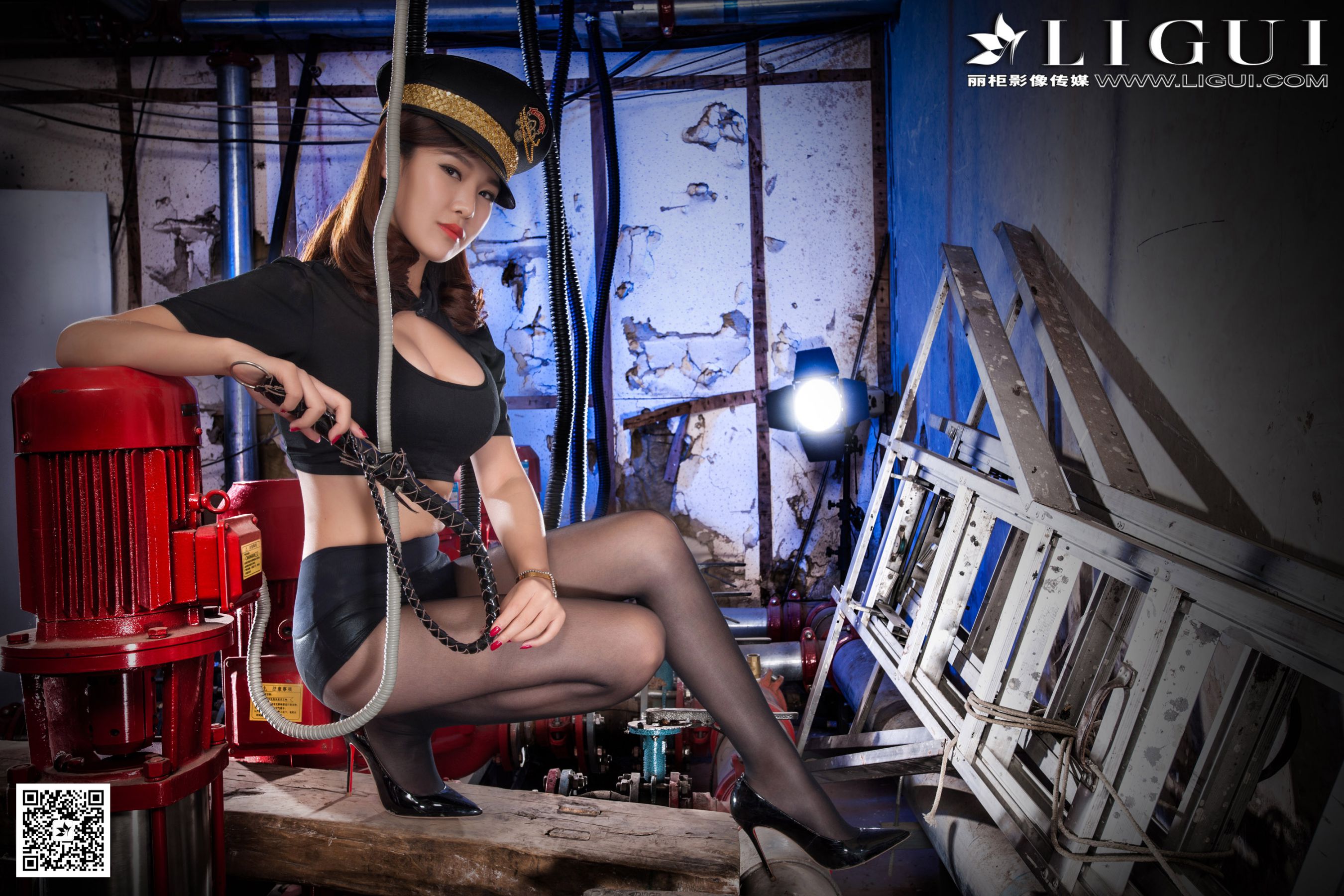 Model 文静《黑丝女警镣铐皮鞭》上下全集   美腿玉足写真图片-图7