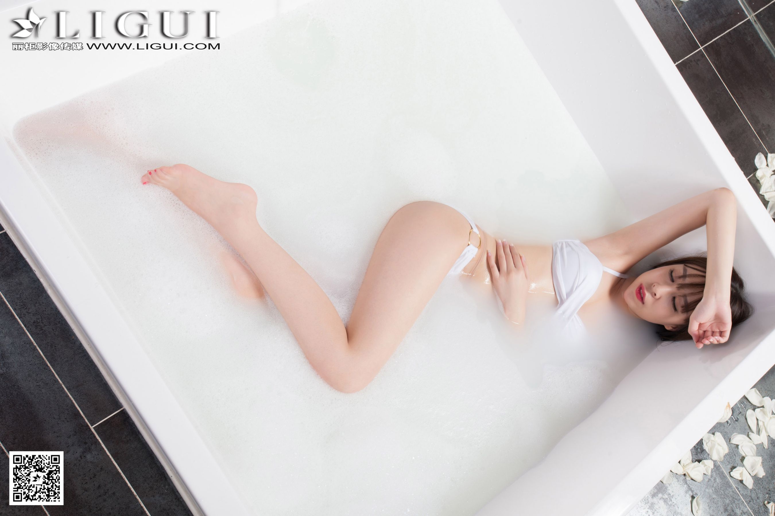 Model Vicky《浴室蕾丝丝足》上中下全集  美腿玉足写真图片-图50