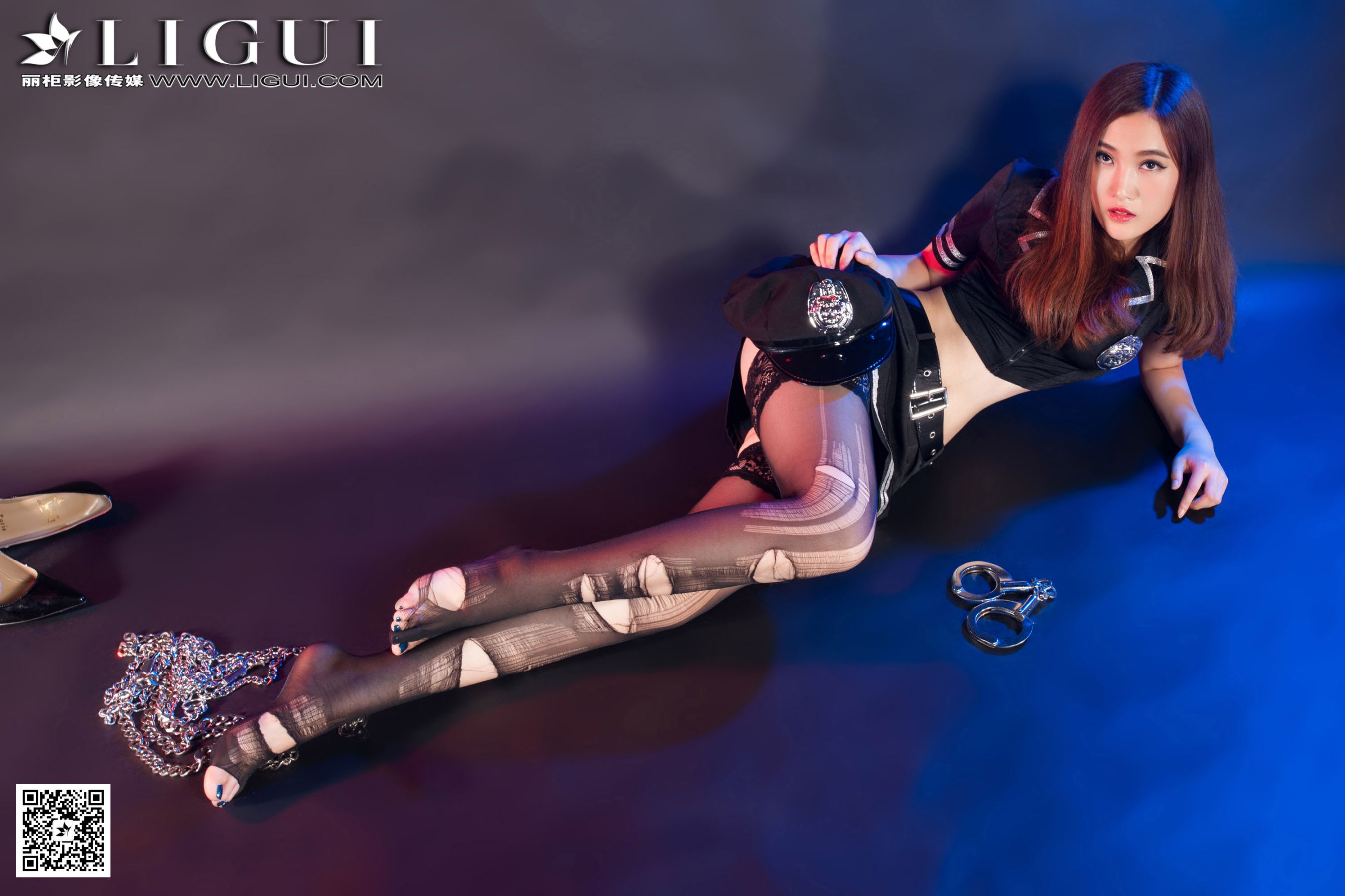 Model 诺言《黑丝女警镣铐丝足》 美腿玉足写真图片-图33