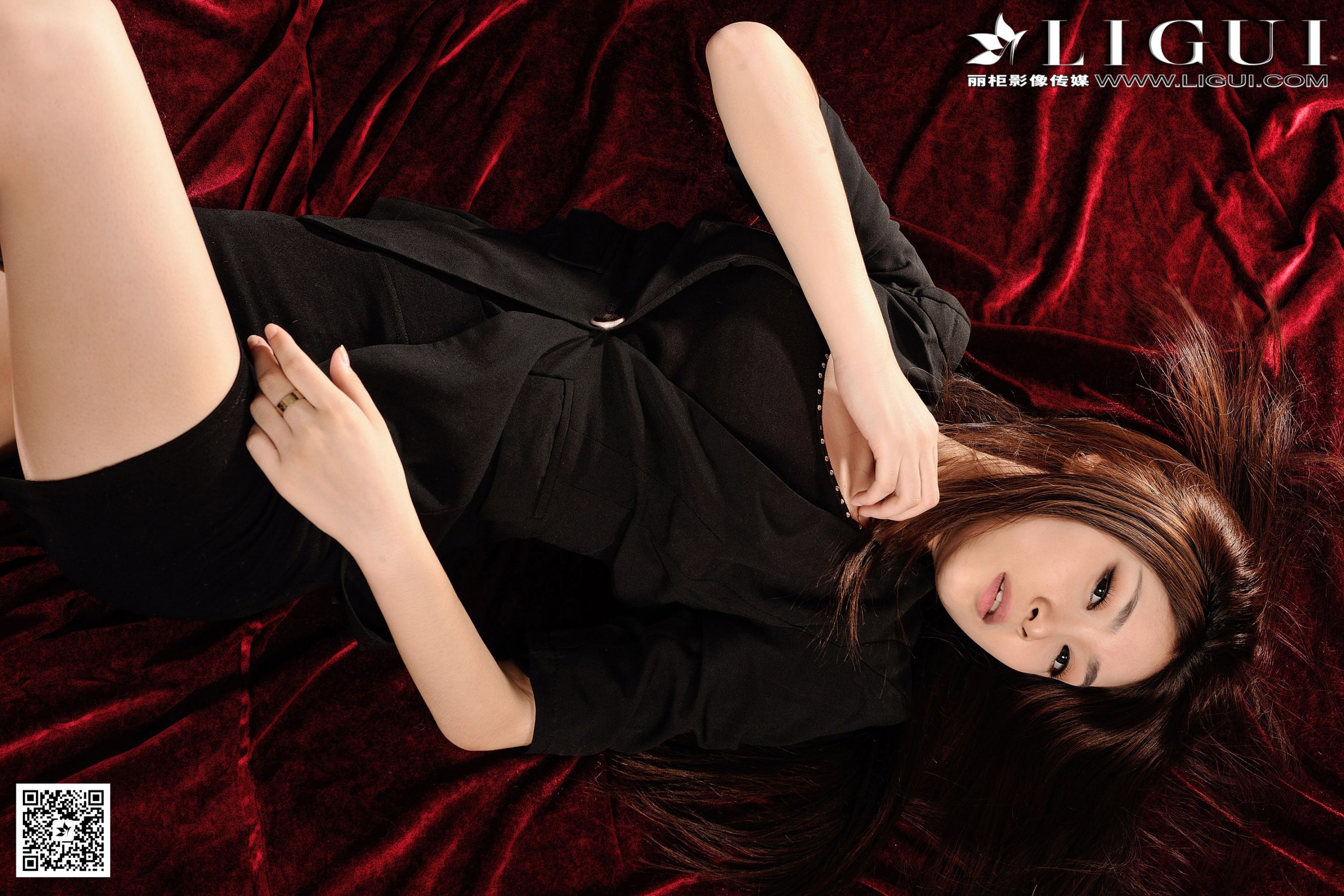 Model 允儿《OL职业装丝足高跟》上下全集 美腿玉足写真图片-图59