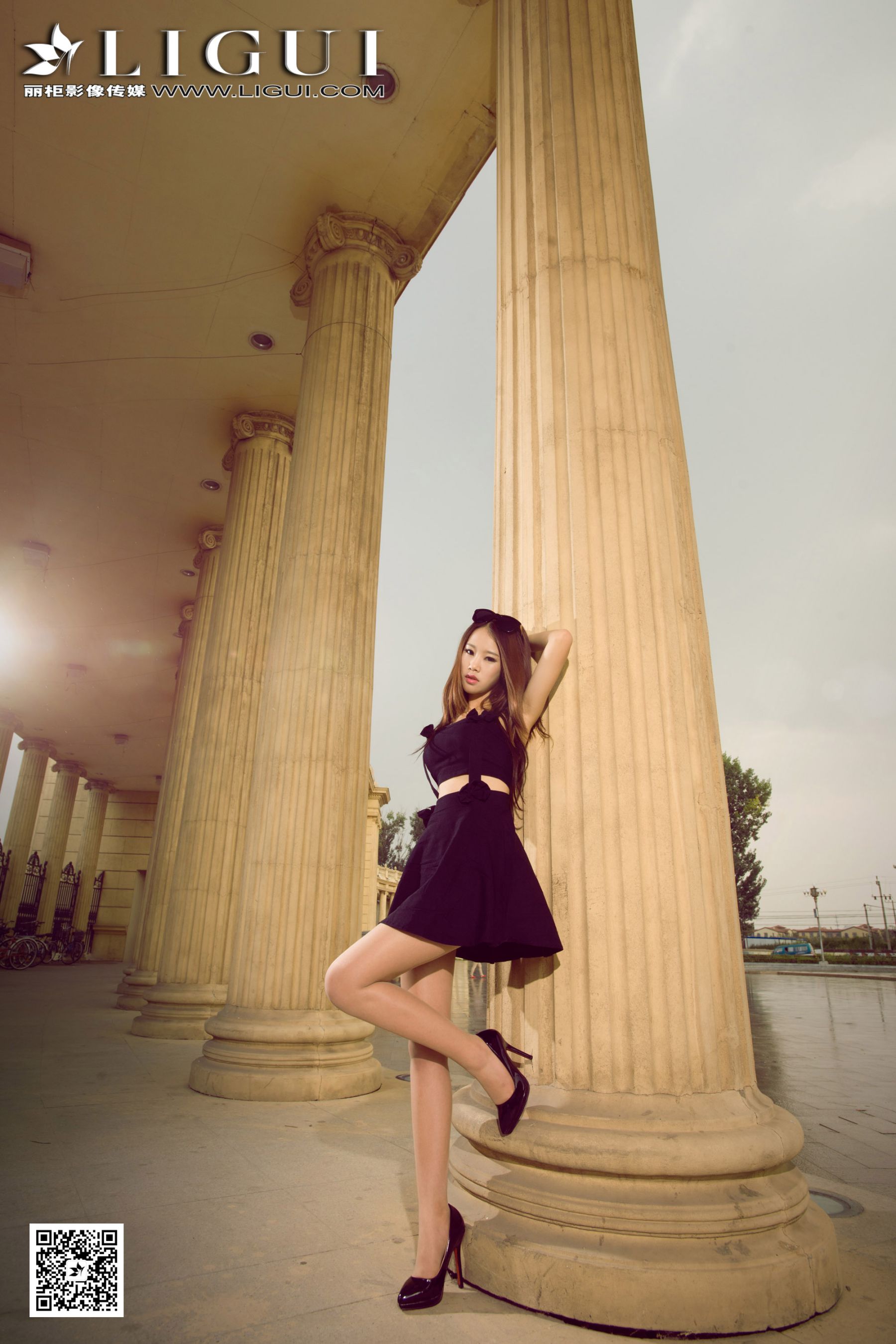 Model 语寒《街拍时尚超短裙女郎》美腿玉足写真图片-图10