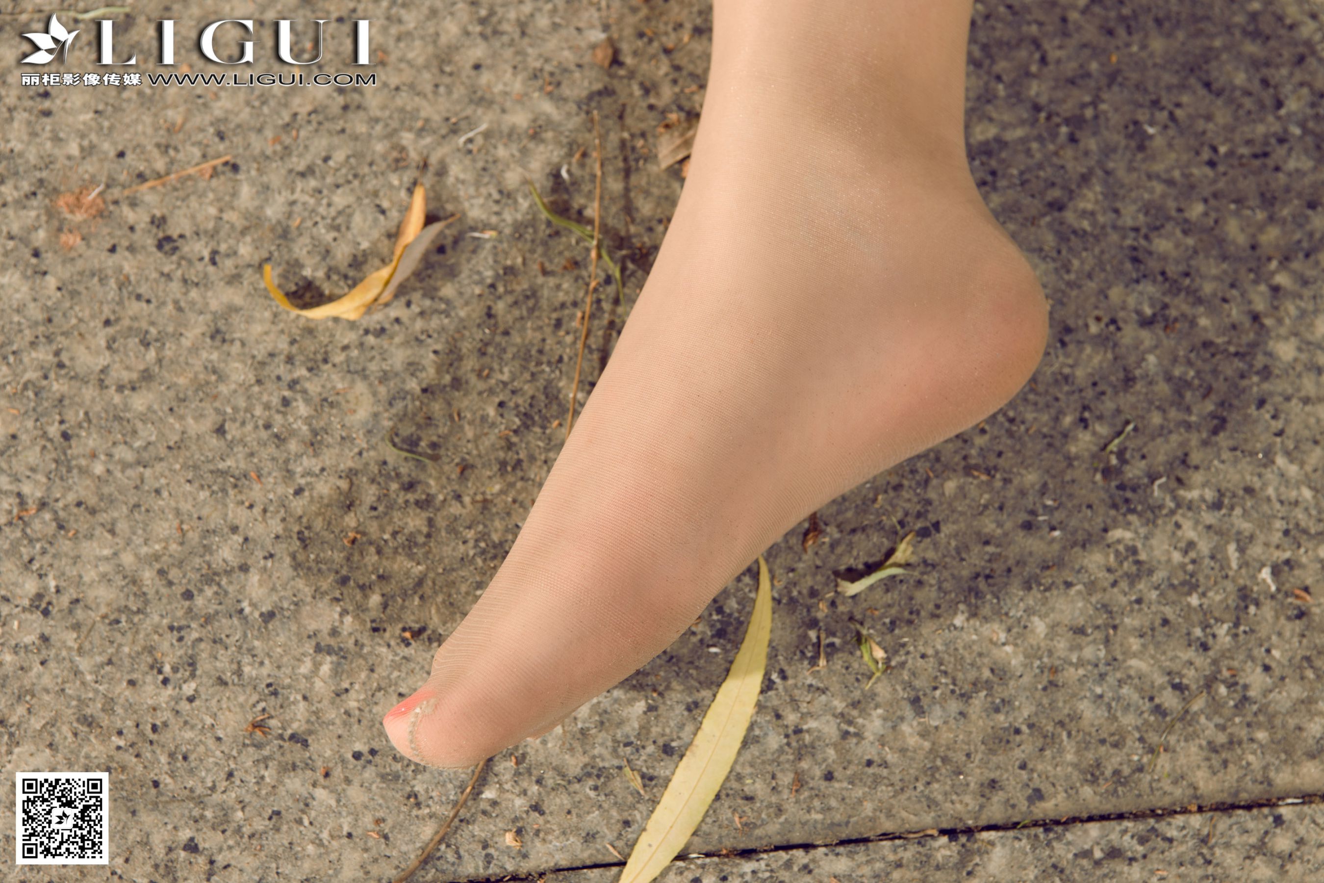 Model 语寒《街拍时尚超短裙女郎》美腿玉足写真图片-图44