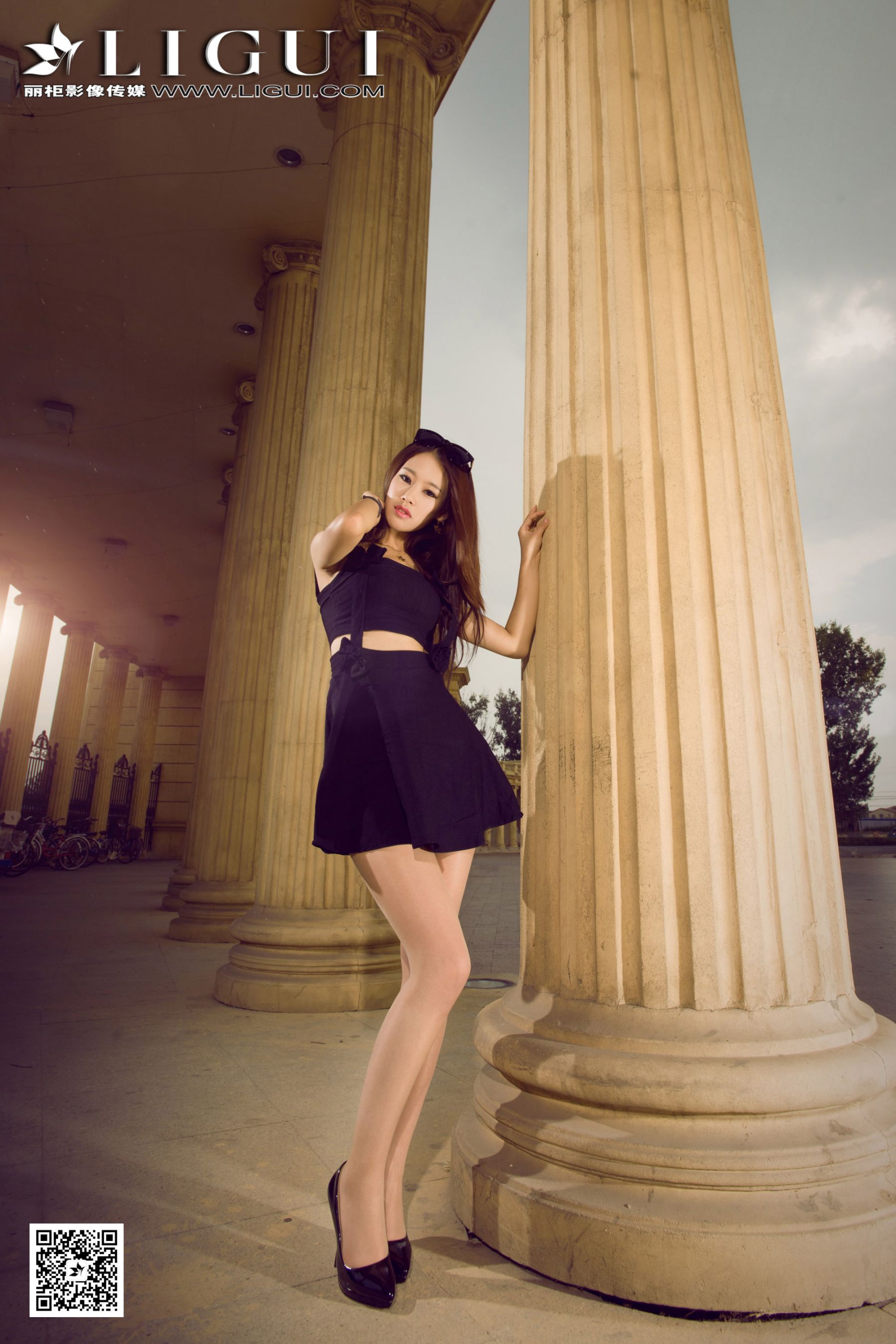 Model 语寒《街拍时尚超短裙女郎》美腿玉足写真图片-图7