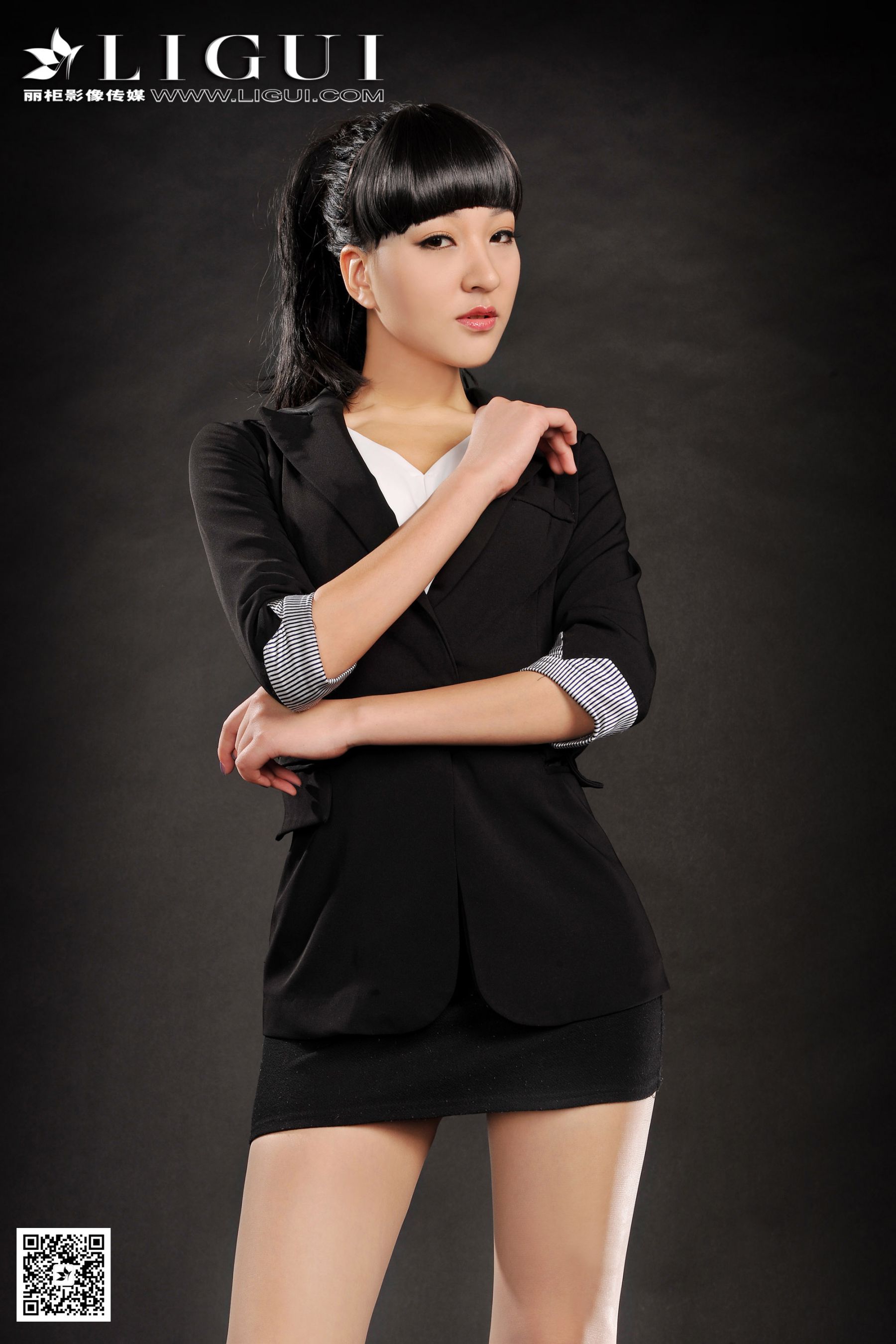 Model Amily《职业装肉丝袜高跟丝足》上下全集  美腿玉足写真图片-图0