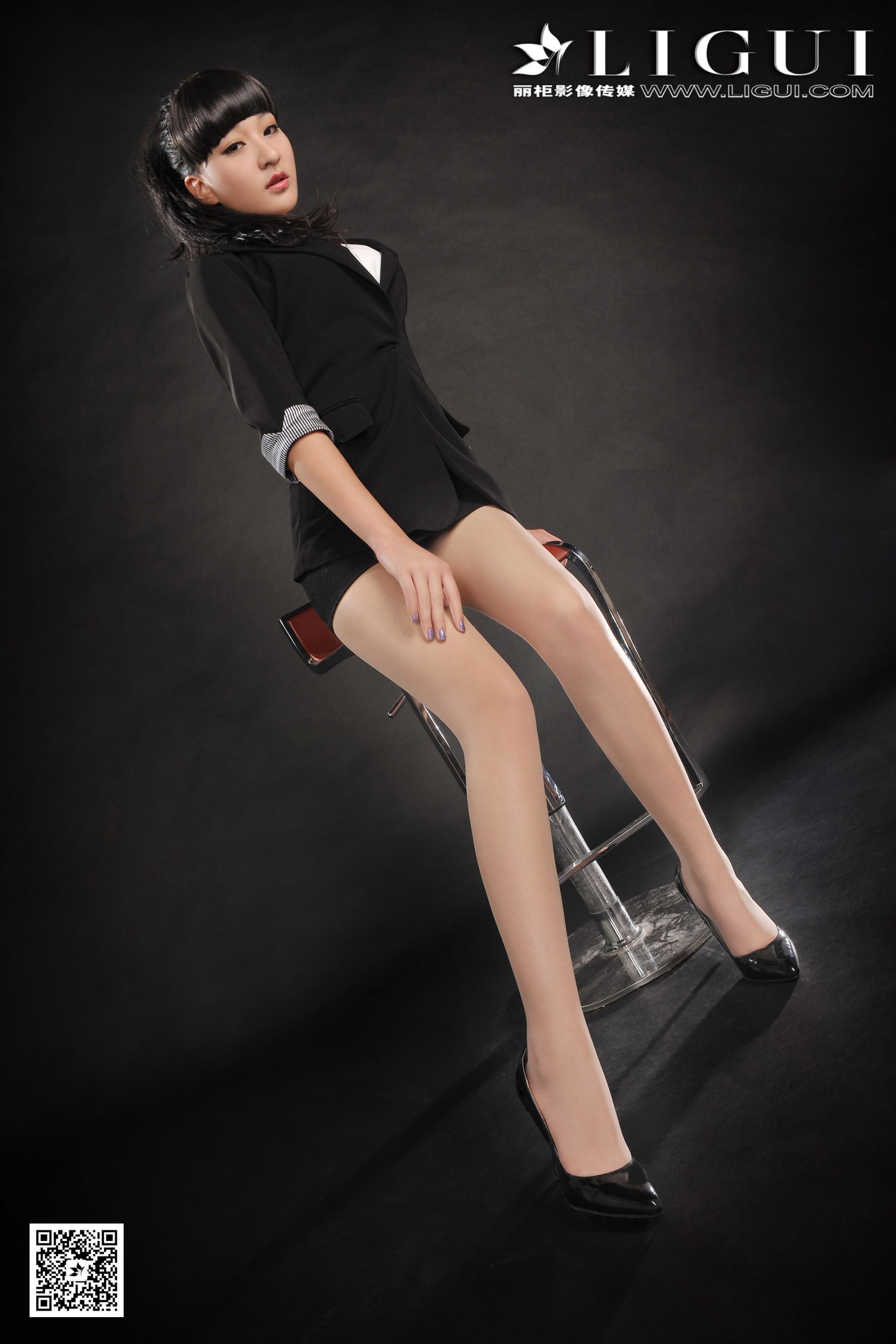 Model Amily《职业装肉丝袜高跟丝足》上下全集  美腿玉足写真图片-图17