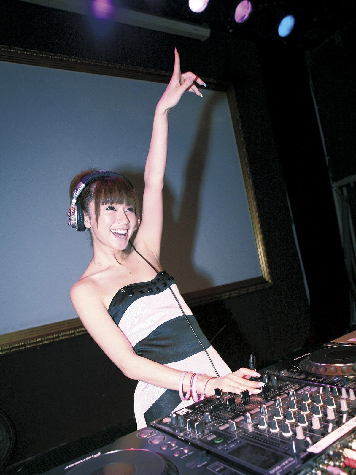 長谷川潤+鈴木亜美《IN HOUSE NATION》-图2