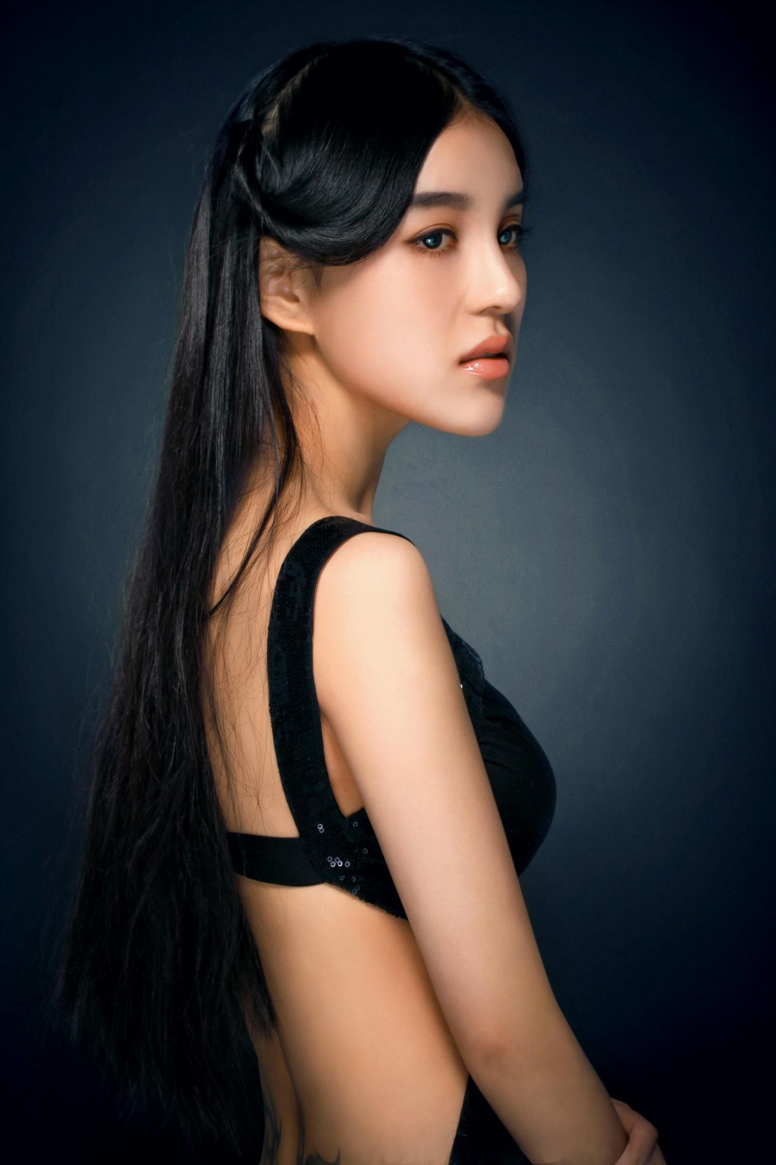 混血美女模特石一伊 棚拍图片-图0