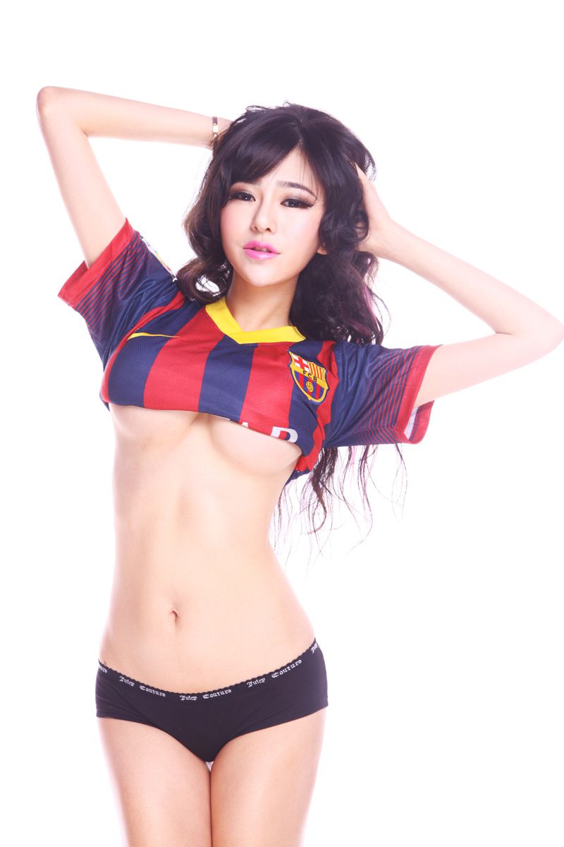 吴沐熙(吴昕忆) - 性感足球宝贝-图1