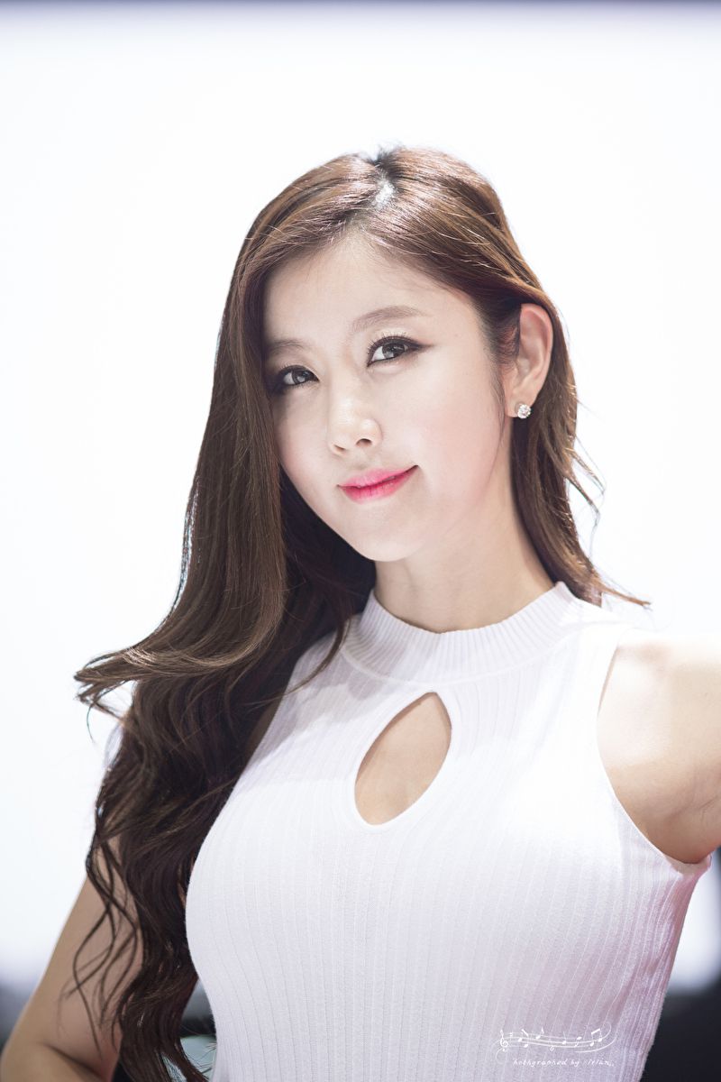 韩国车模崔星雅/崔星儿《车展红色套裙系列》图片合辑-图27