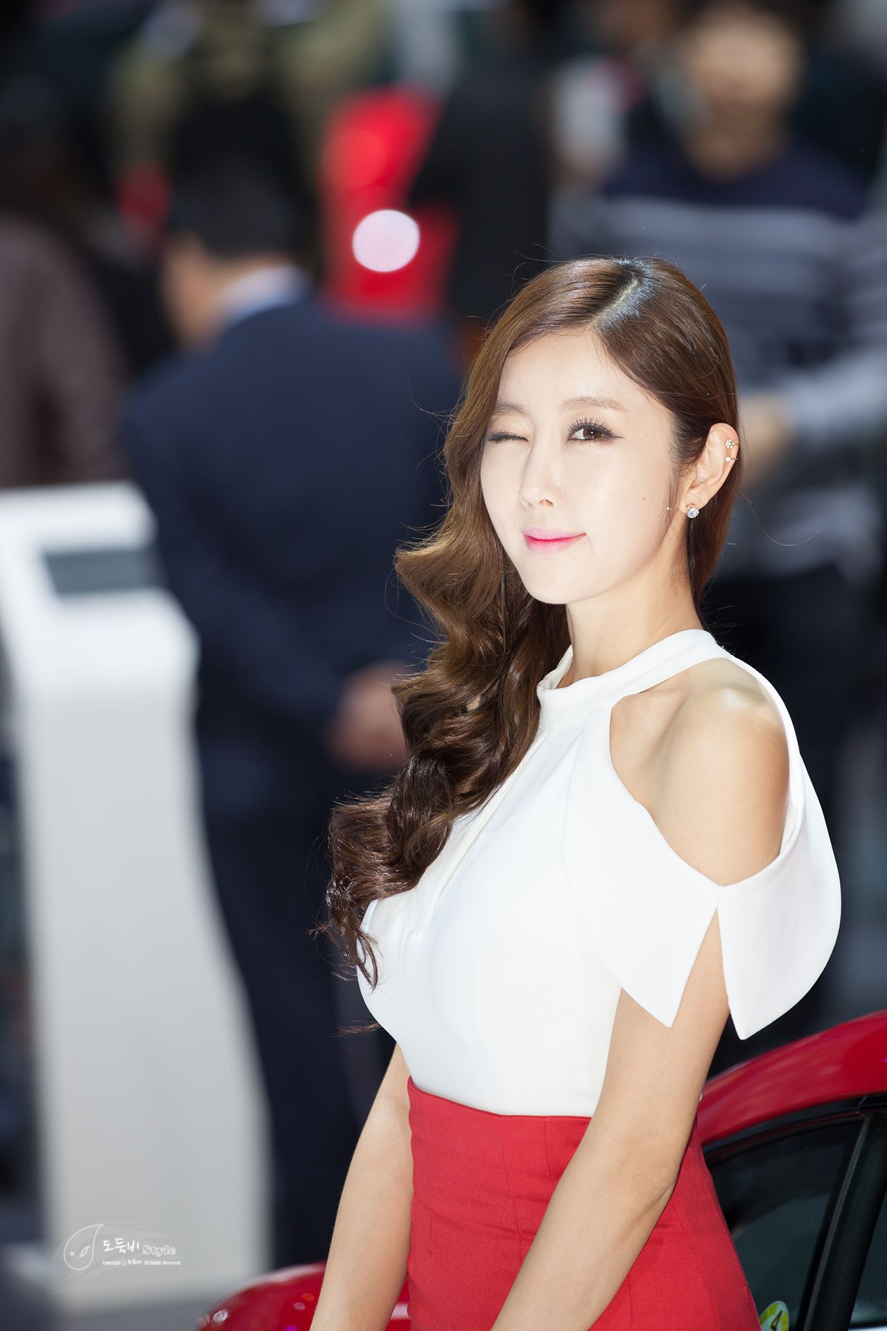 韩国车模崔星雅/崔星儿《车展红色套裙系列》图片合辑-图5