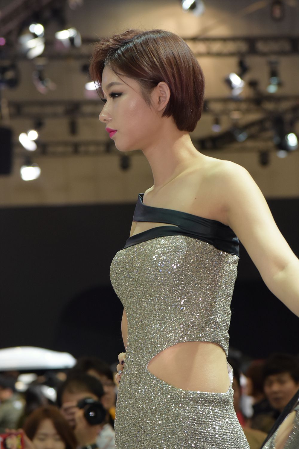 韩国美女崔柳娜《车展图片》套图-图2