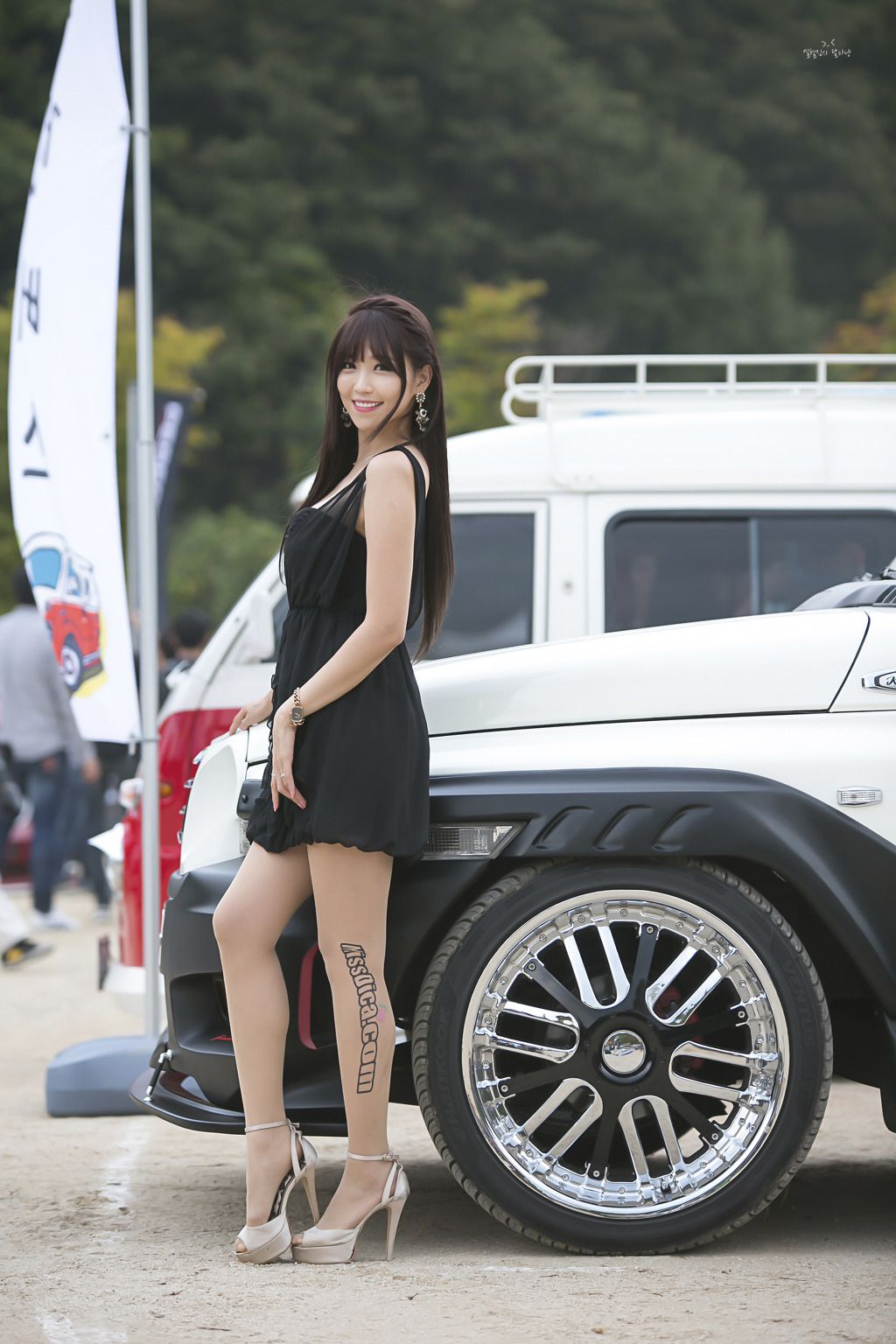 韩国极品车模李二慧《户外车展吊带连衣裙系列》高清套图-图21