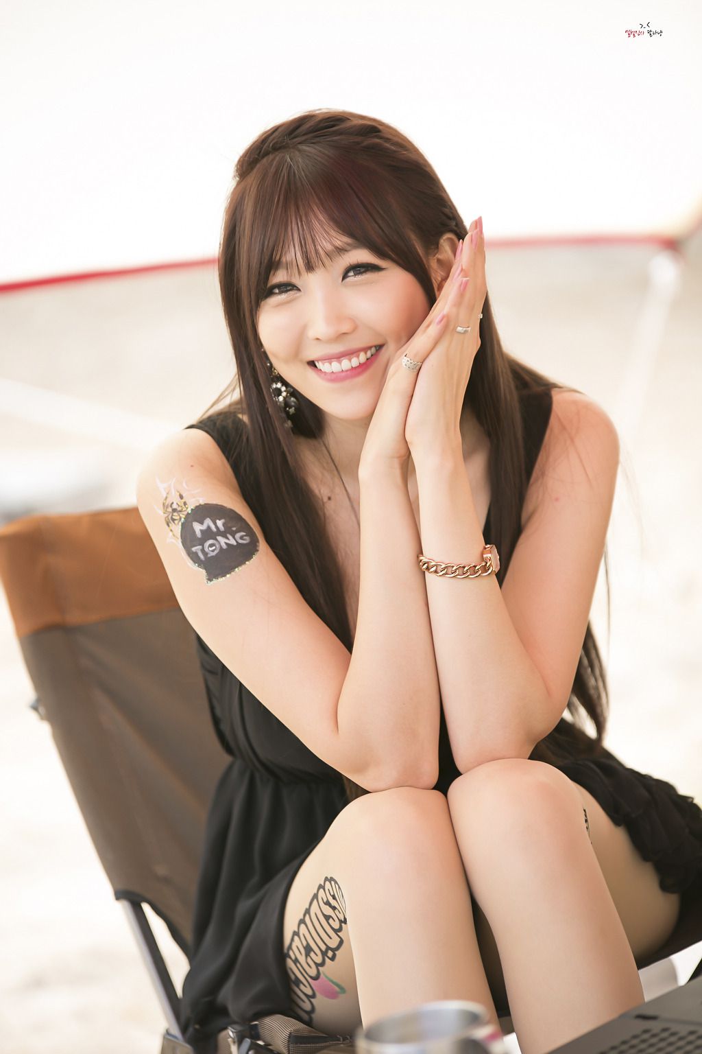 韩国极品车模李二慧《户外车展吊带连衣裙系列》高清套图-图26