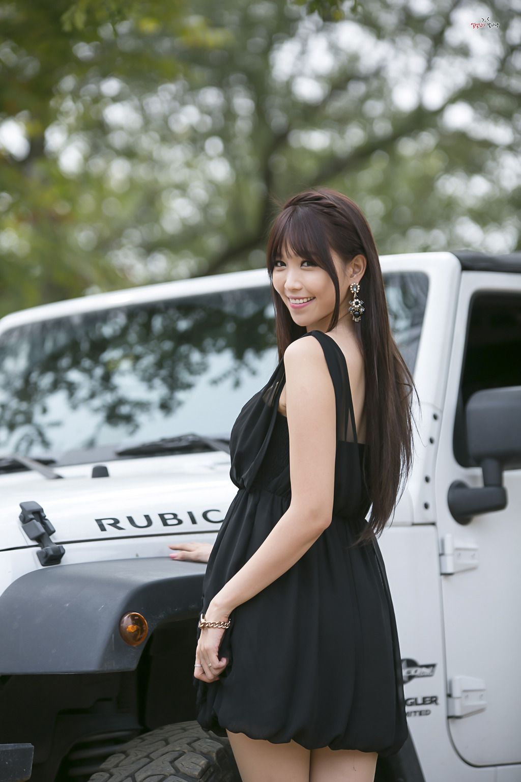 韩国极品车模李二慧《户外车展吊带连衣裙系列》高清套图-图35