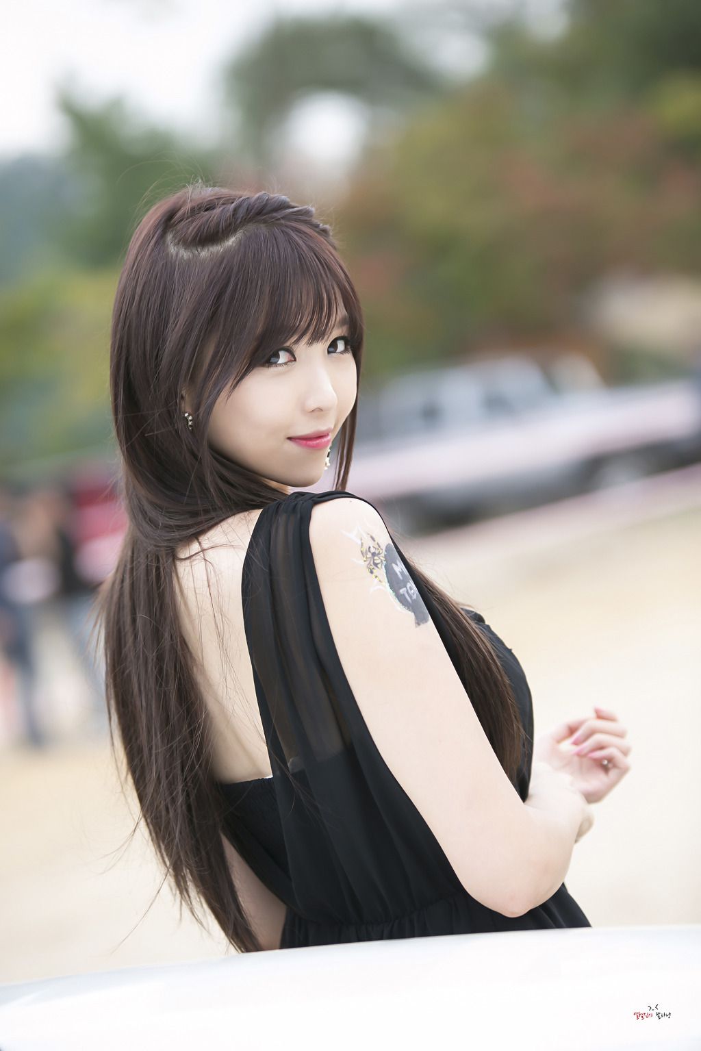 韩国极品车模李二慧《户外车展吊带连衣裙系列》高清套图-图40