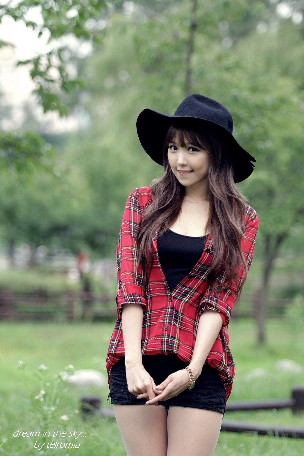 李二慧《公园热裤高跟街拍》-图9