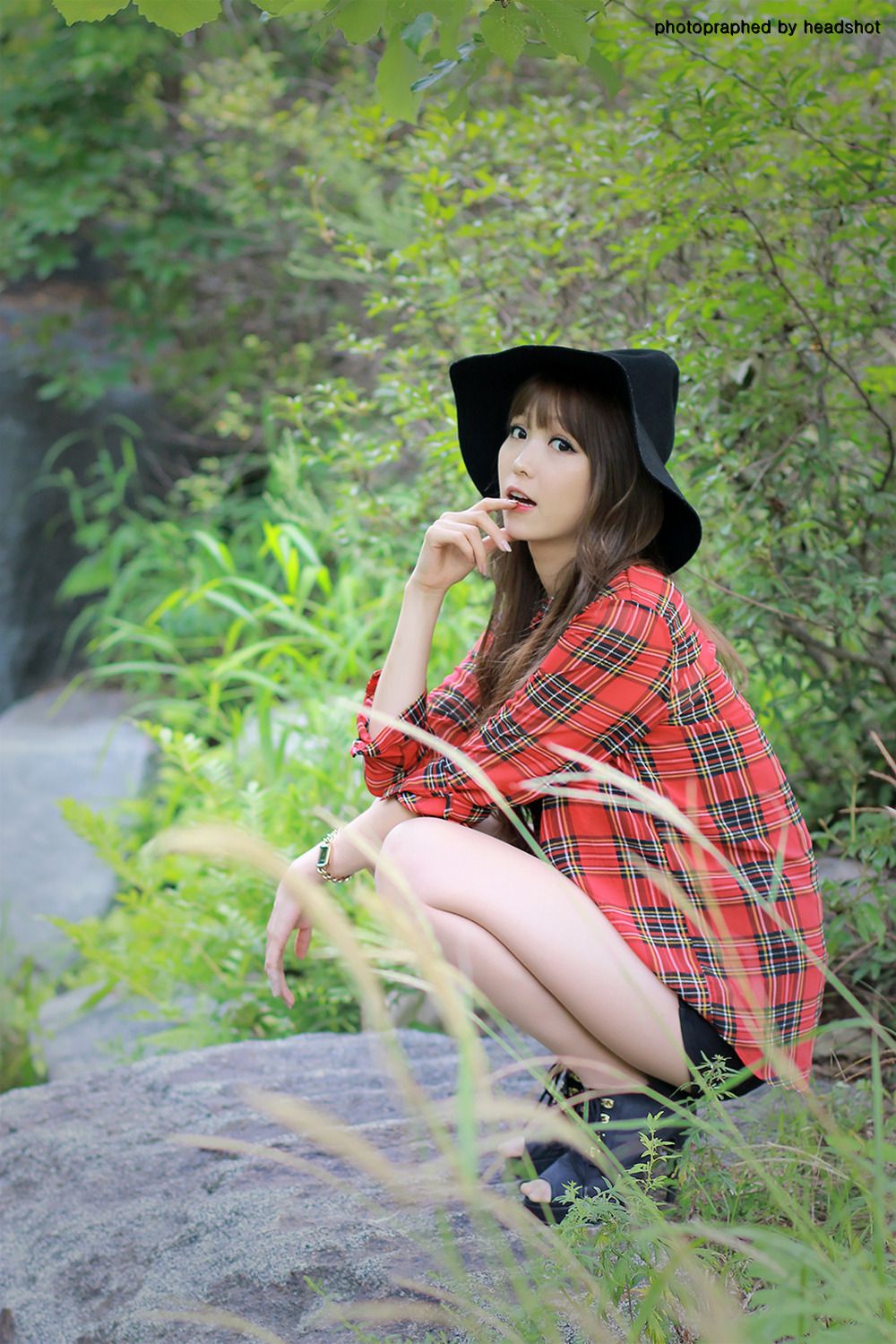 李二慧《公园热裤高跟街拍》-图22