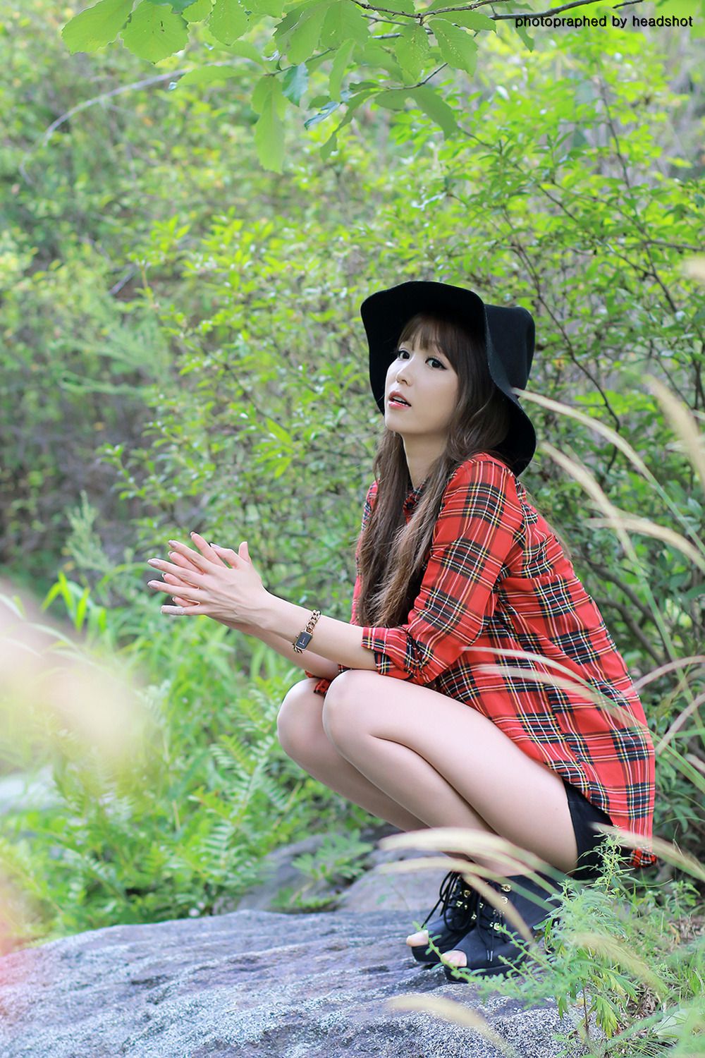 李二慧《公园热裤高跟街拍》-图23