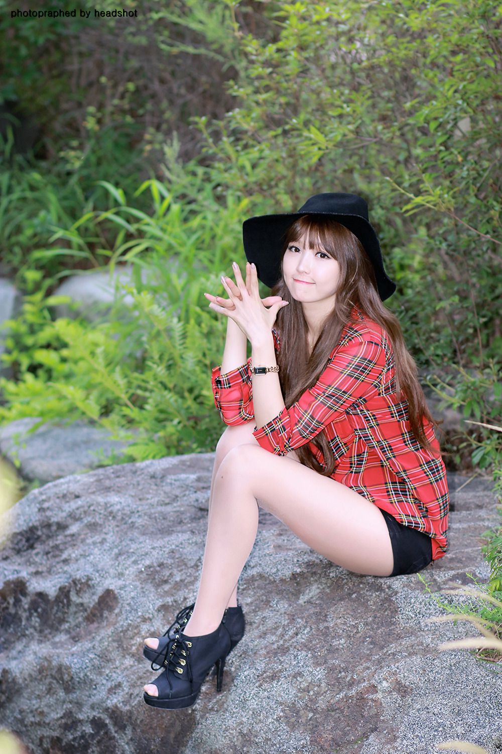 李二慧《公园热裤高跟街拍》-图25