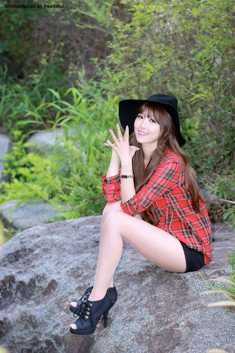 李二慧《公园热裤高跟街拍》-图26