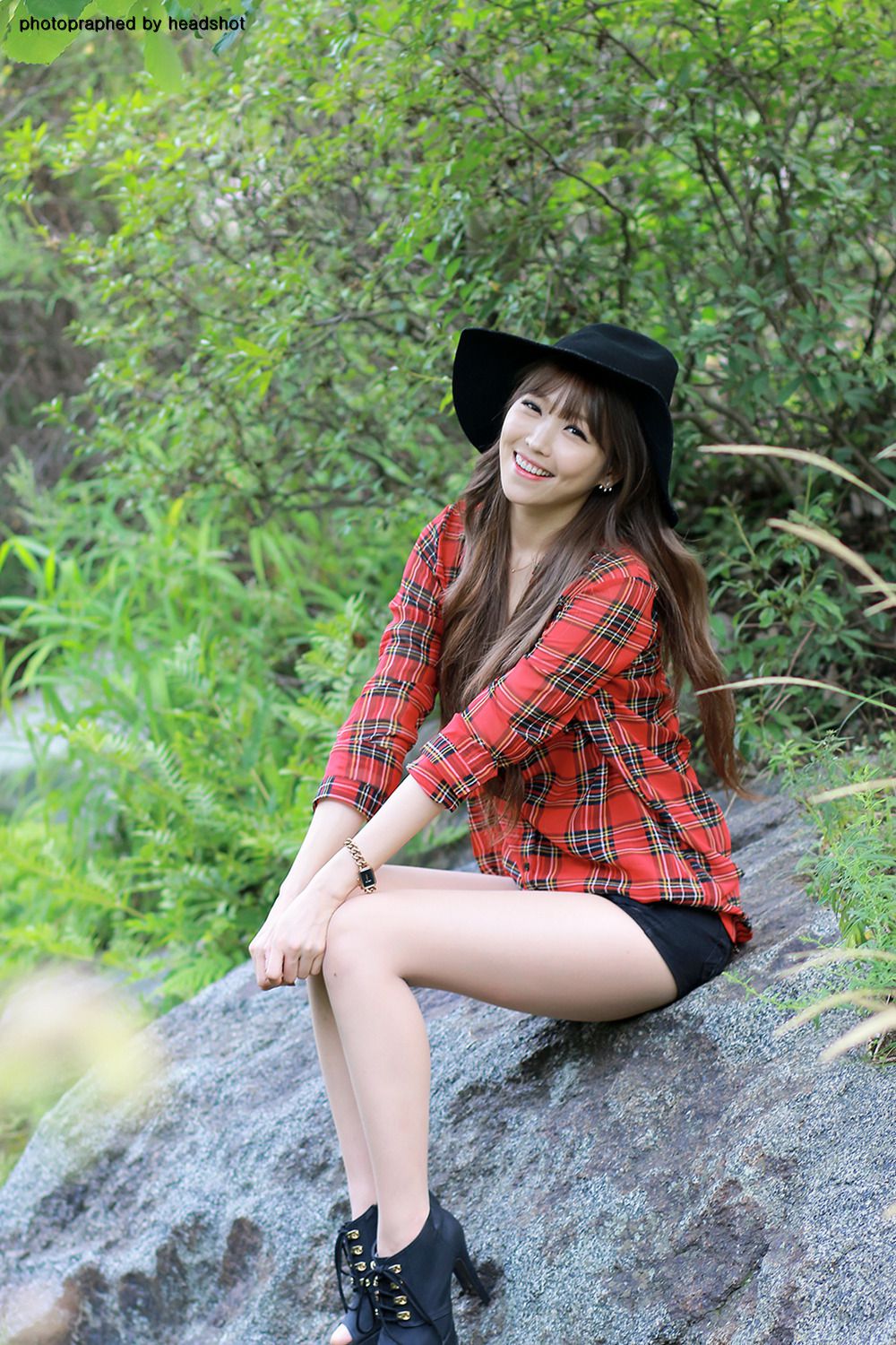 李二慧《公园热裤高跟街拍》-图29