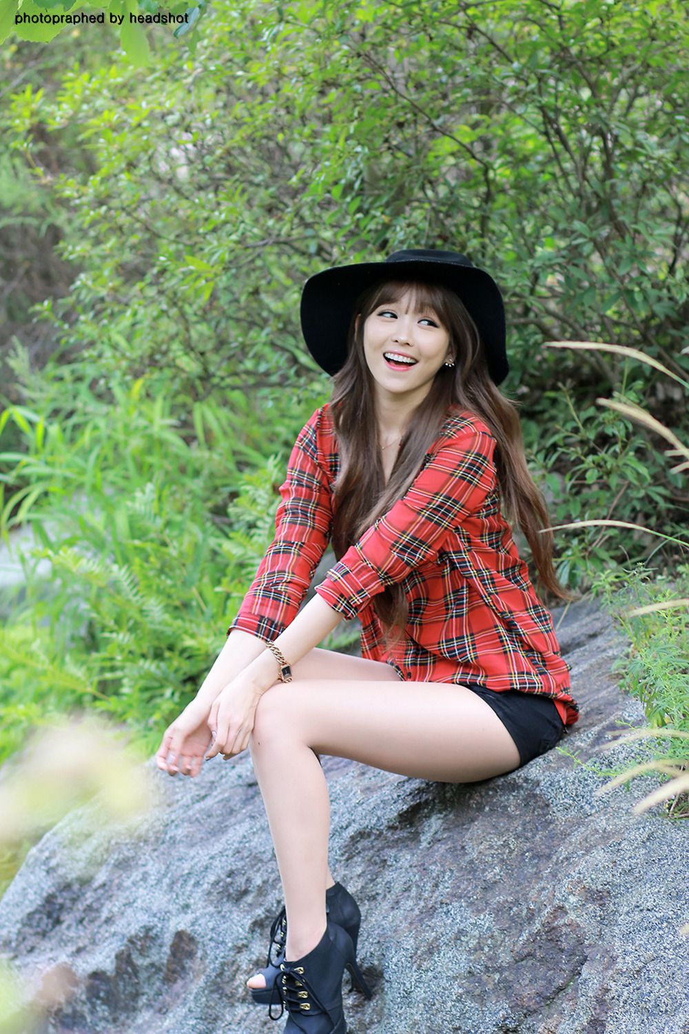 李二慧《公园热裤高跟街拍》-图30