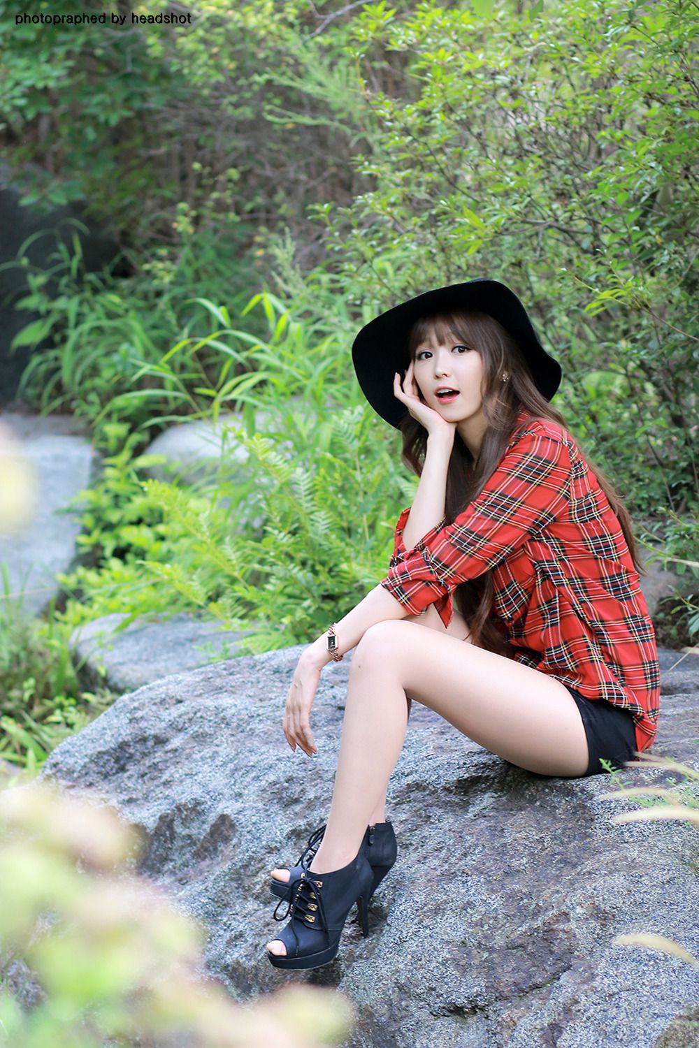 李二慧《公园热裤高跟街拍》-图32