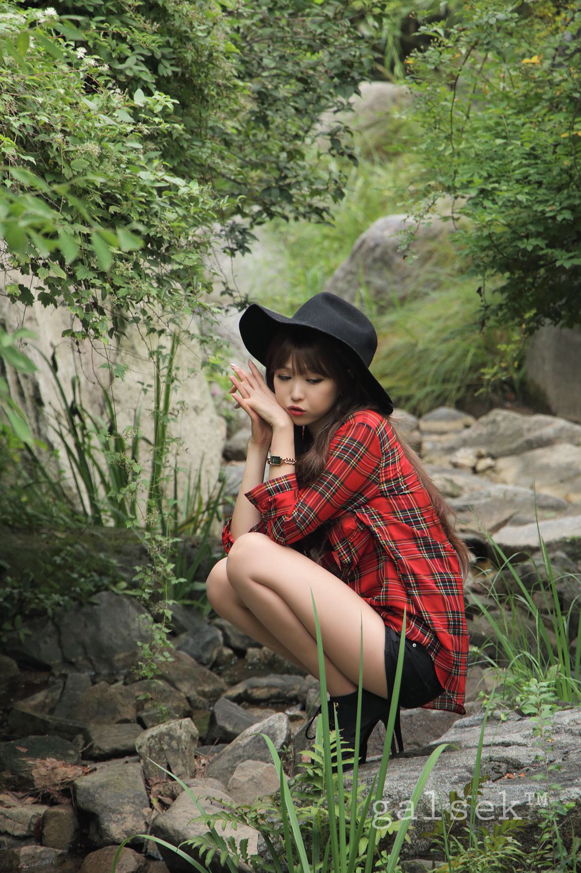 李二慧《公园热裤高跟街拍》-图36