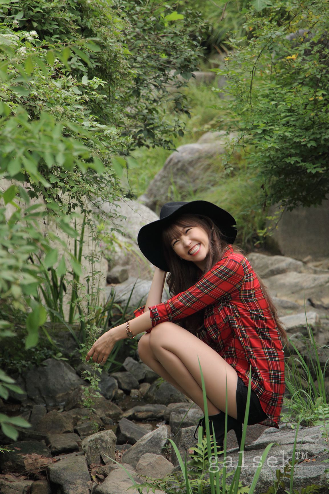 李二慧《公园热裤高跟街拍》-图37