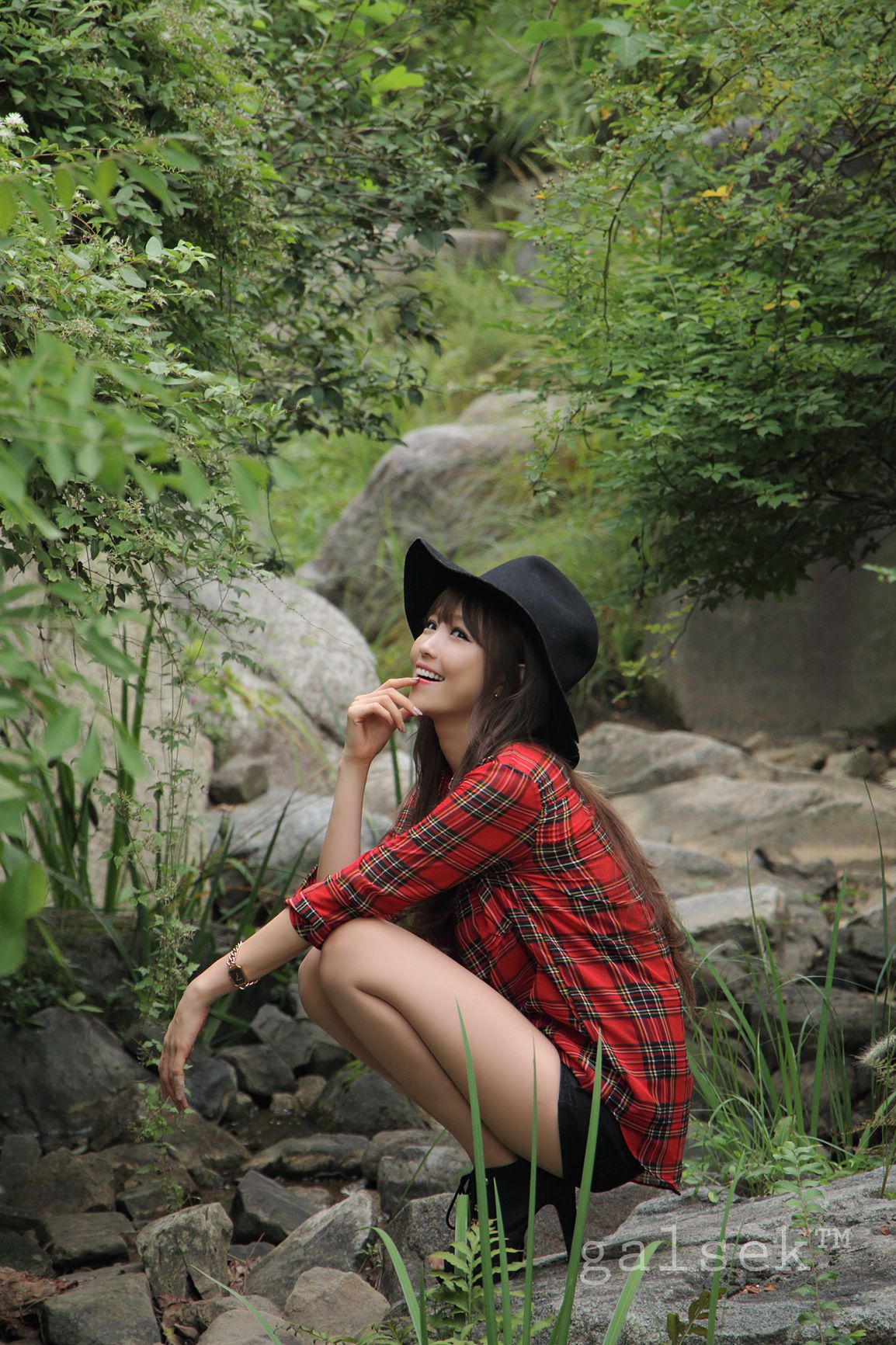 李二慧《公园热裤高跟街拍》-图38