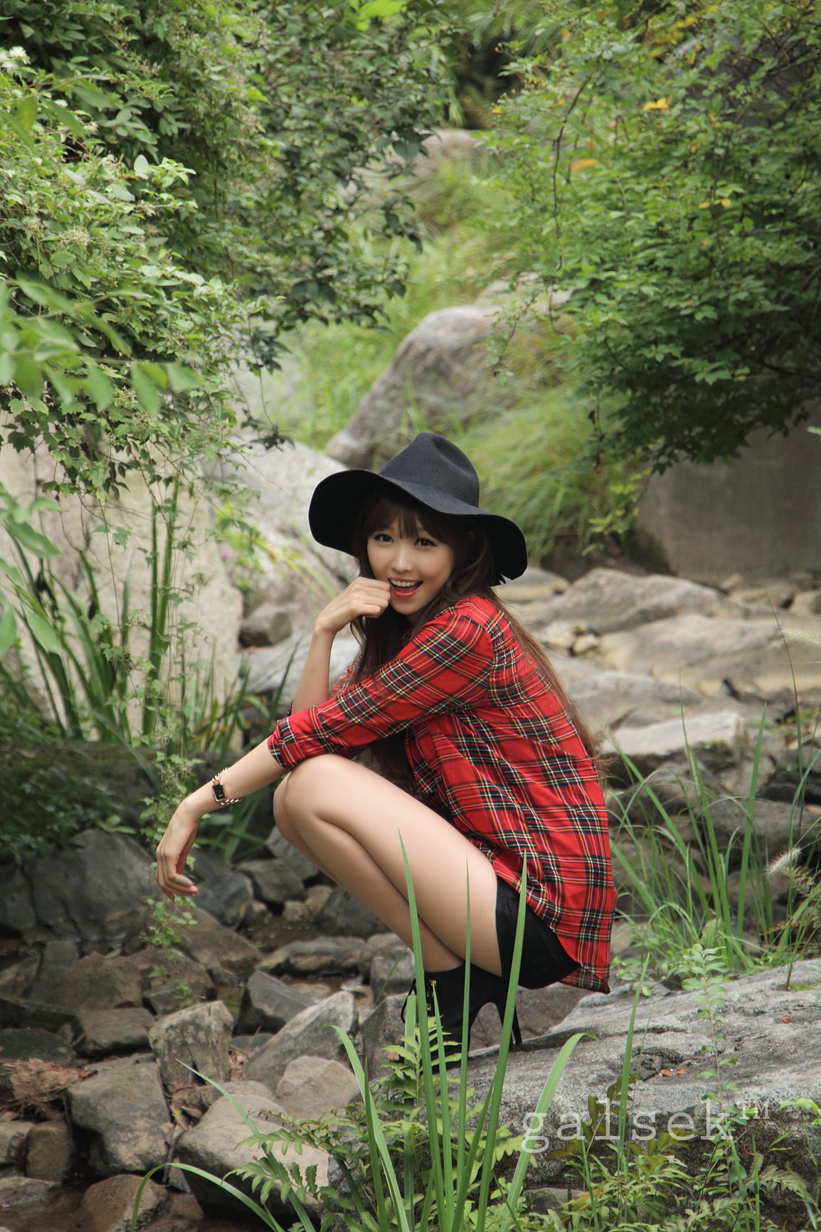 李二慧《公园热裤高跟街拍》-图39