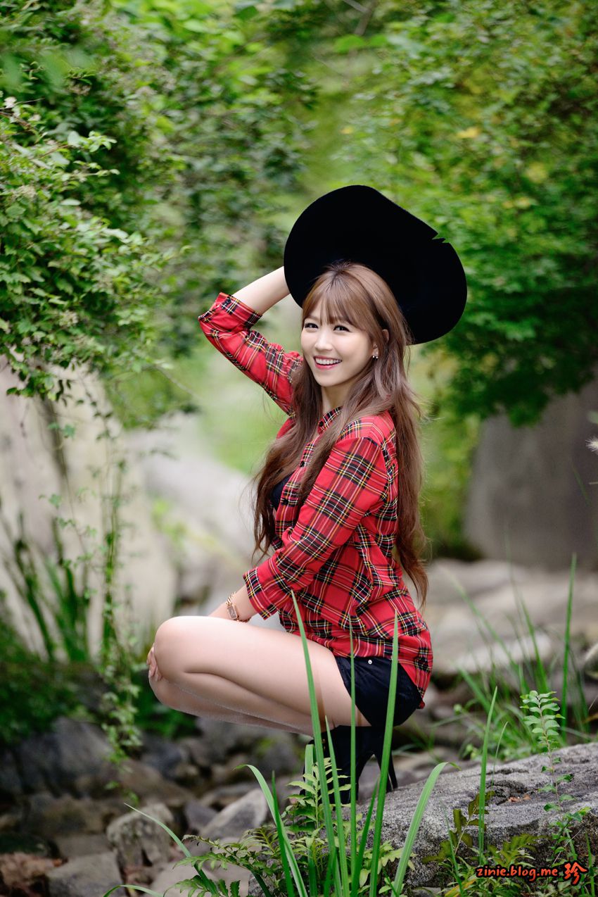 李二慧《公园热裤高跟街拍》-图44