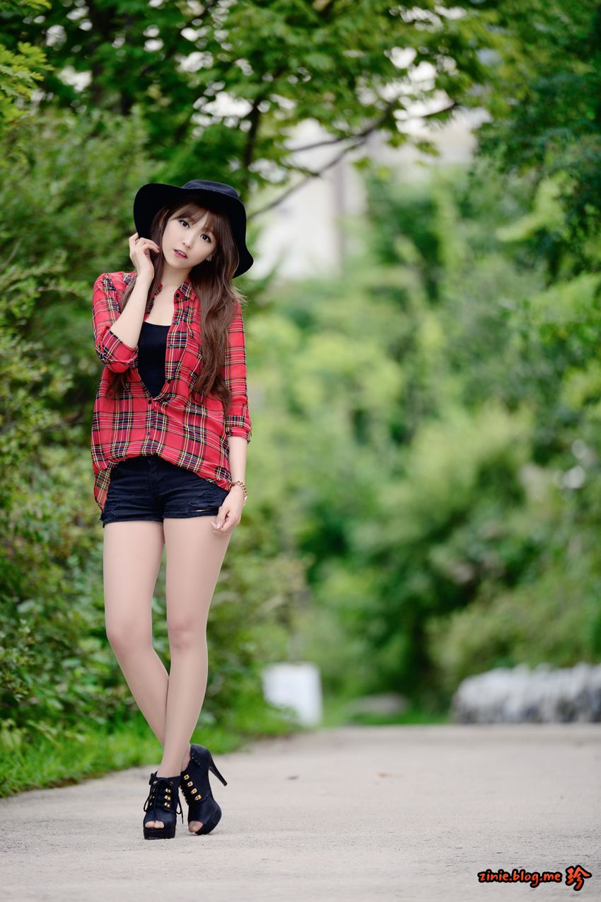 李二慧《公园热裤高跟街拍》-图45